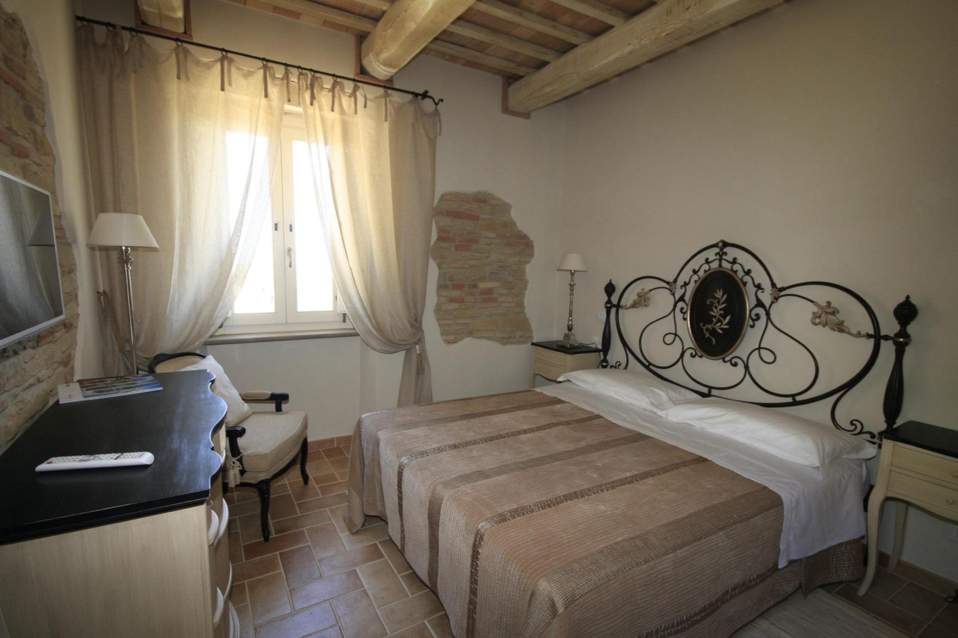 Agriturismo Marche Agriturismo Marche, elegant rooms and a sea view