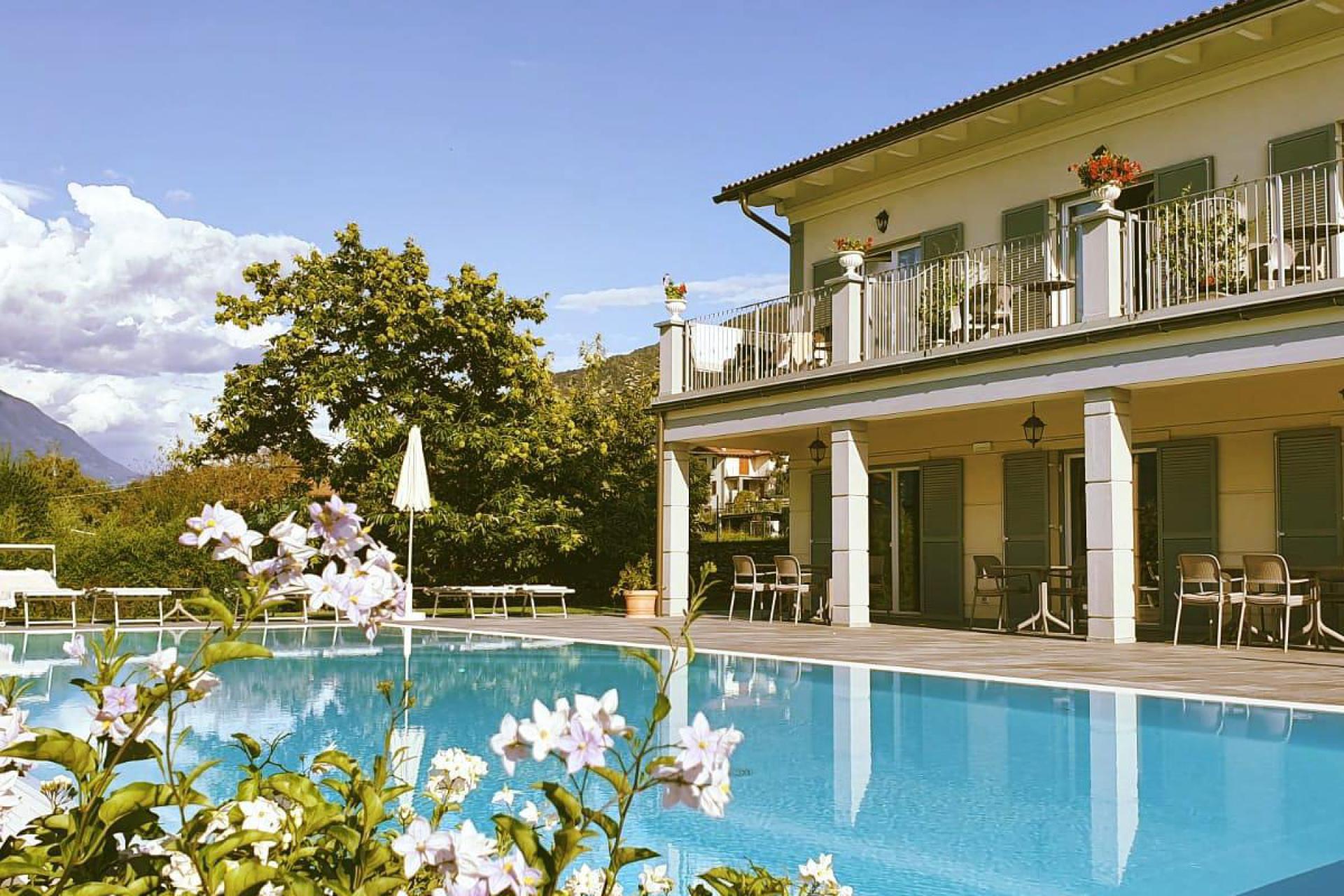 Elegant B&B with heated pool