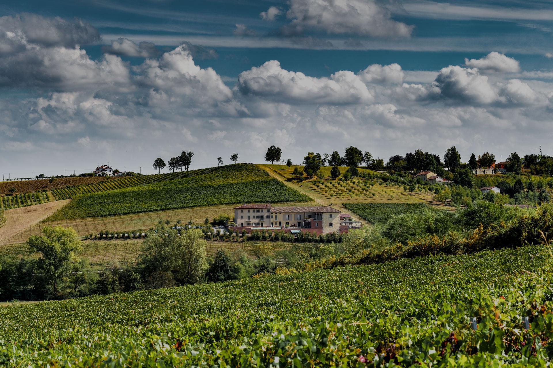 Luxury agriturismo Piedmont, ideal for wine and food lovers