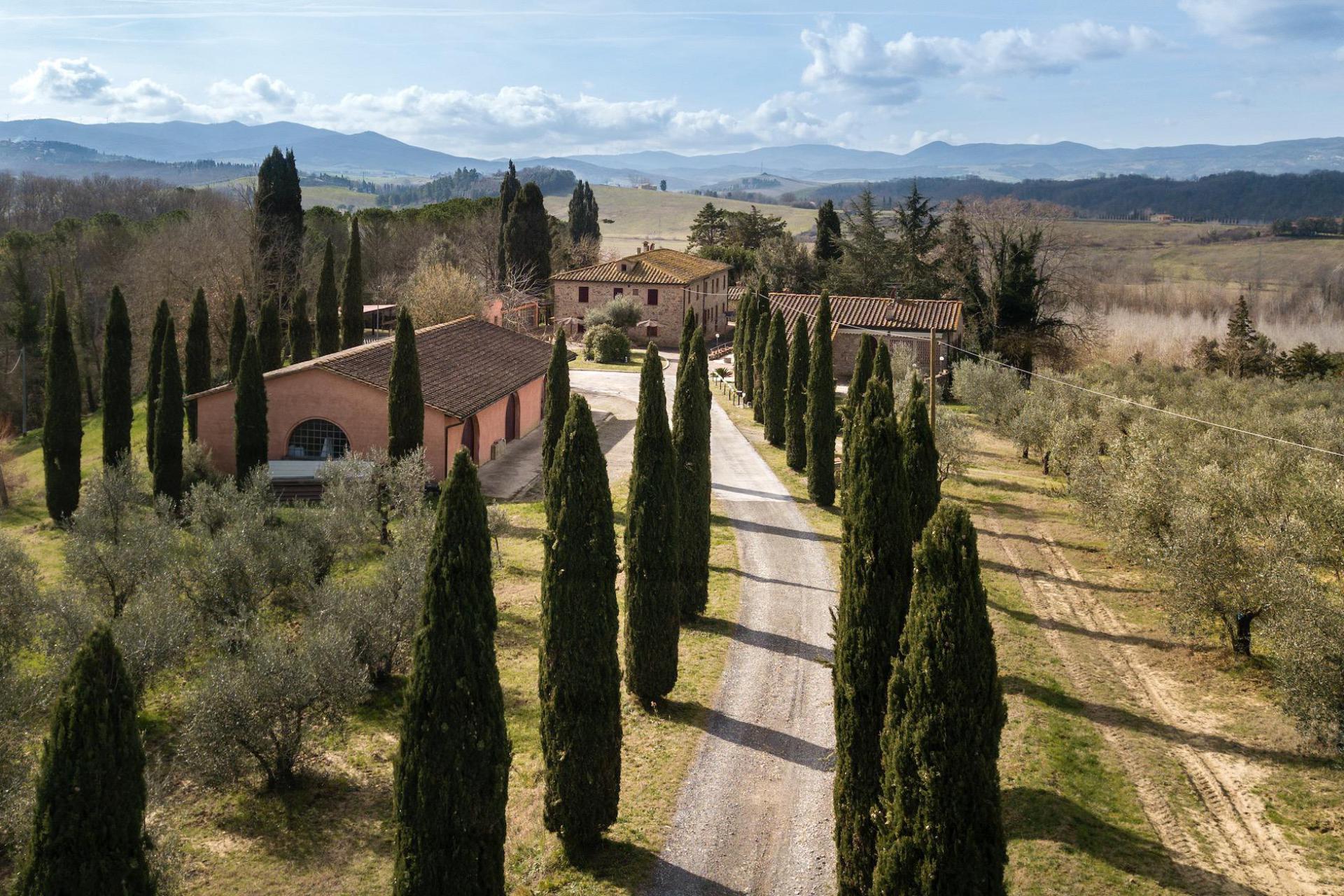 Agriturismo with wine cellar in the heart of Tuscany