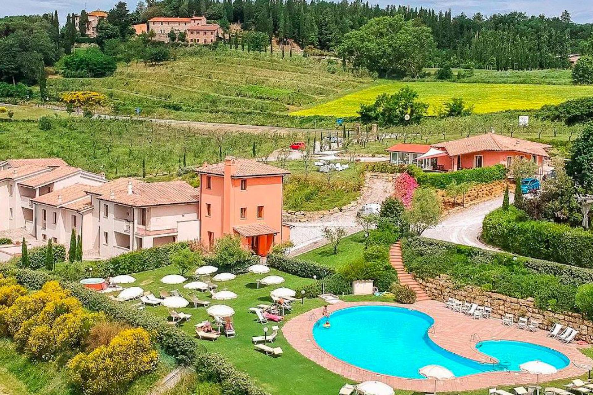 Large agriturismo in Tuscany with stunning views