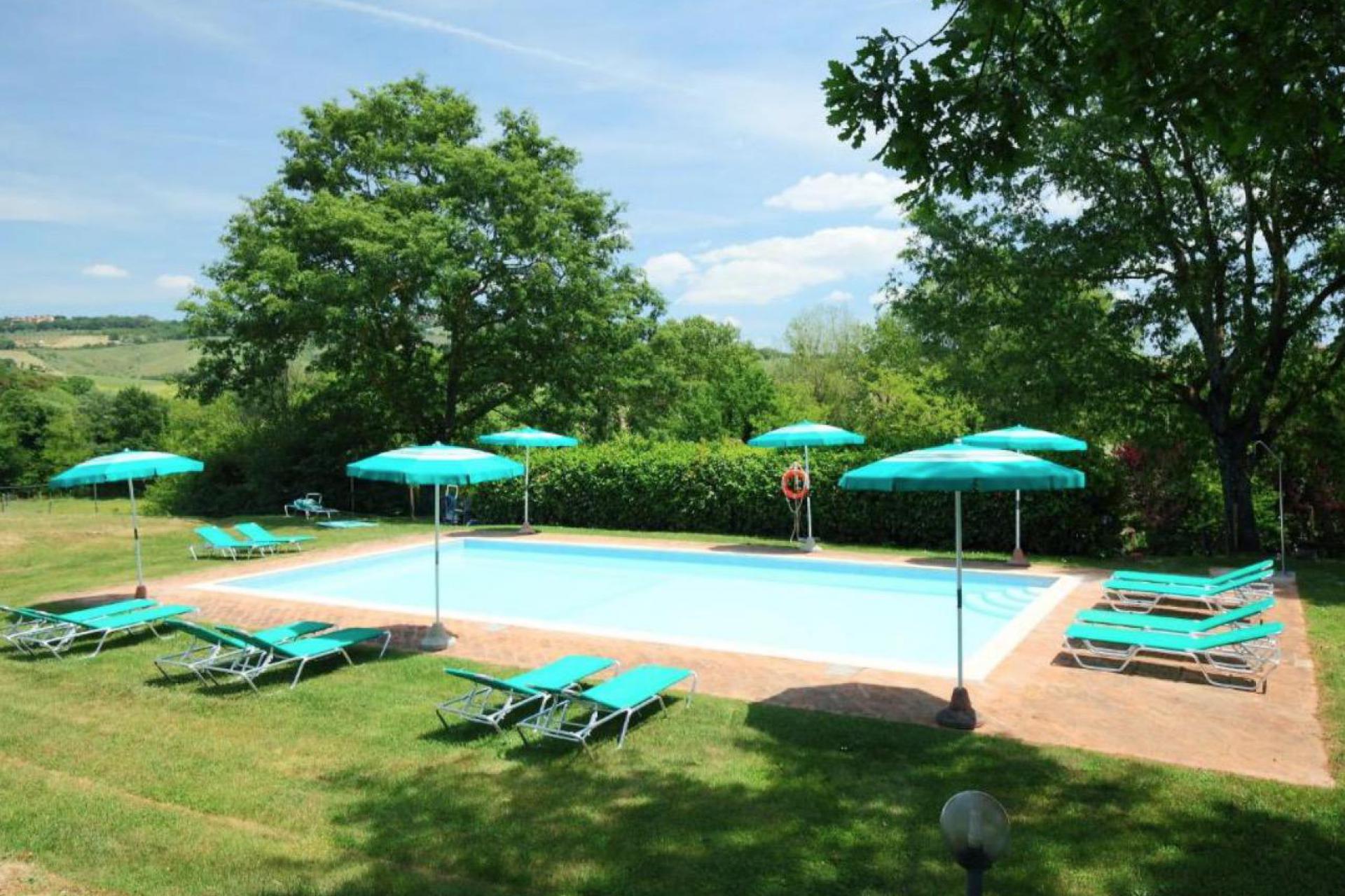 Two farmhouses in Tuscany with private swimming pool