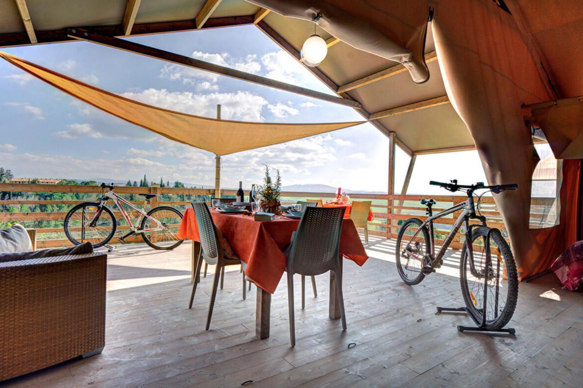 Glamping in Tuscany with e-bike rental