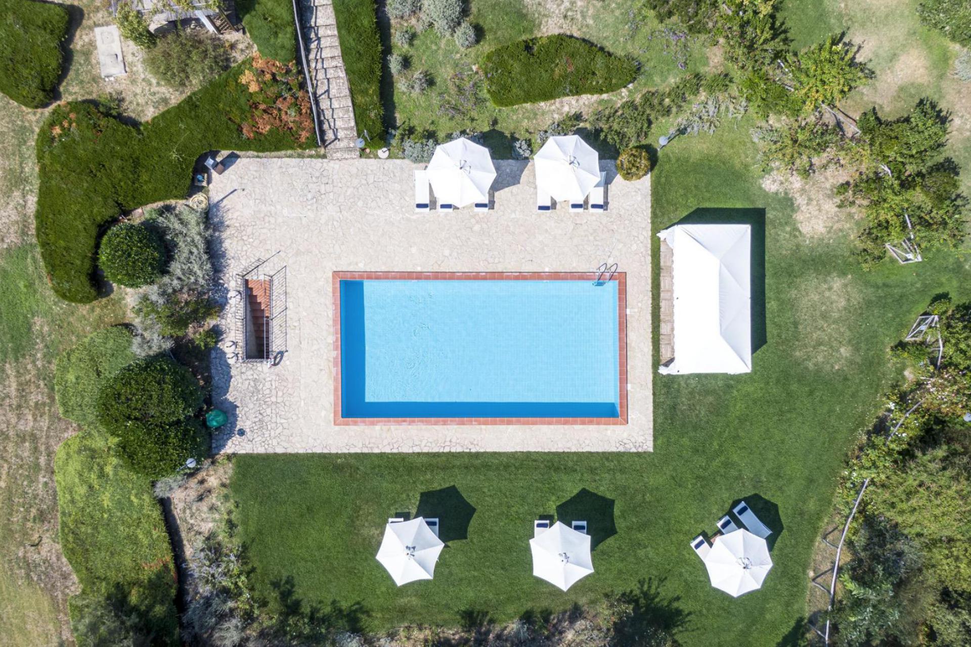 Agriturismo Tuscany with tastefully decorated apartments