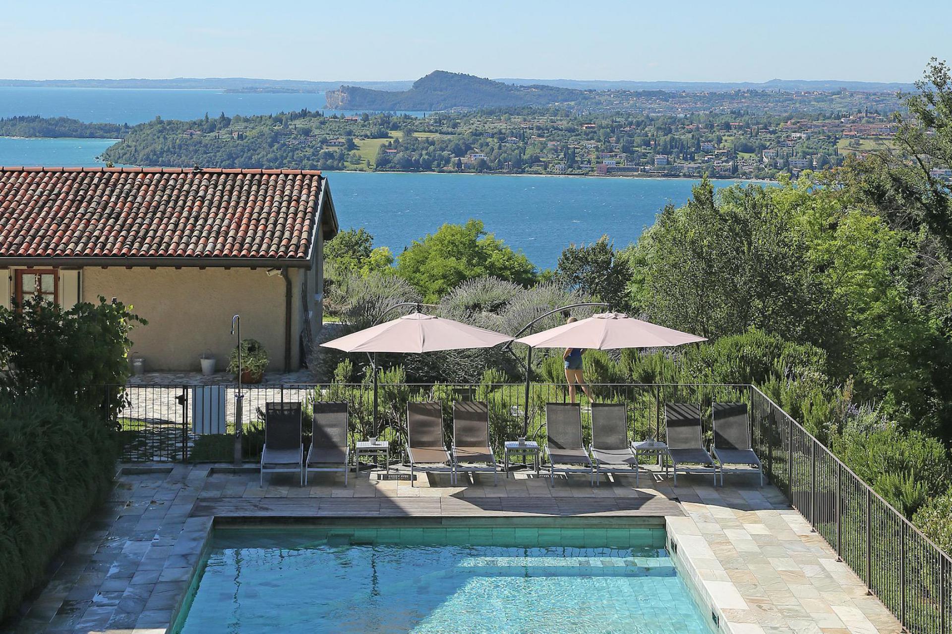 Agriturismo overlooking Lake Garda and stylish interior