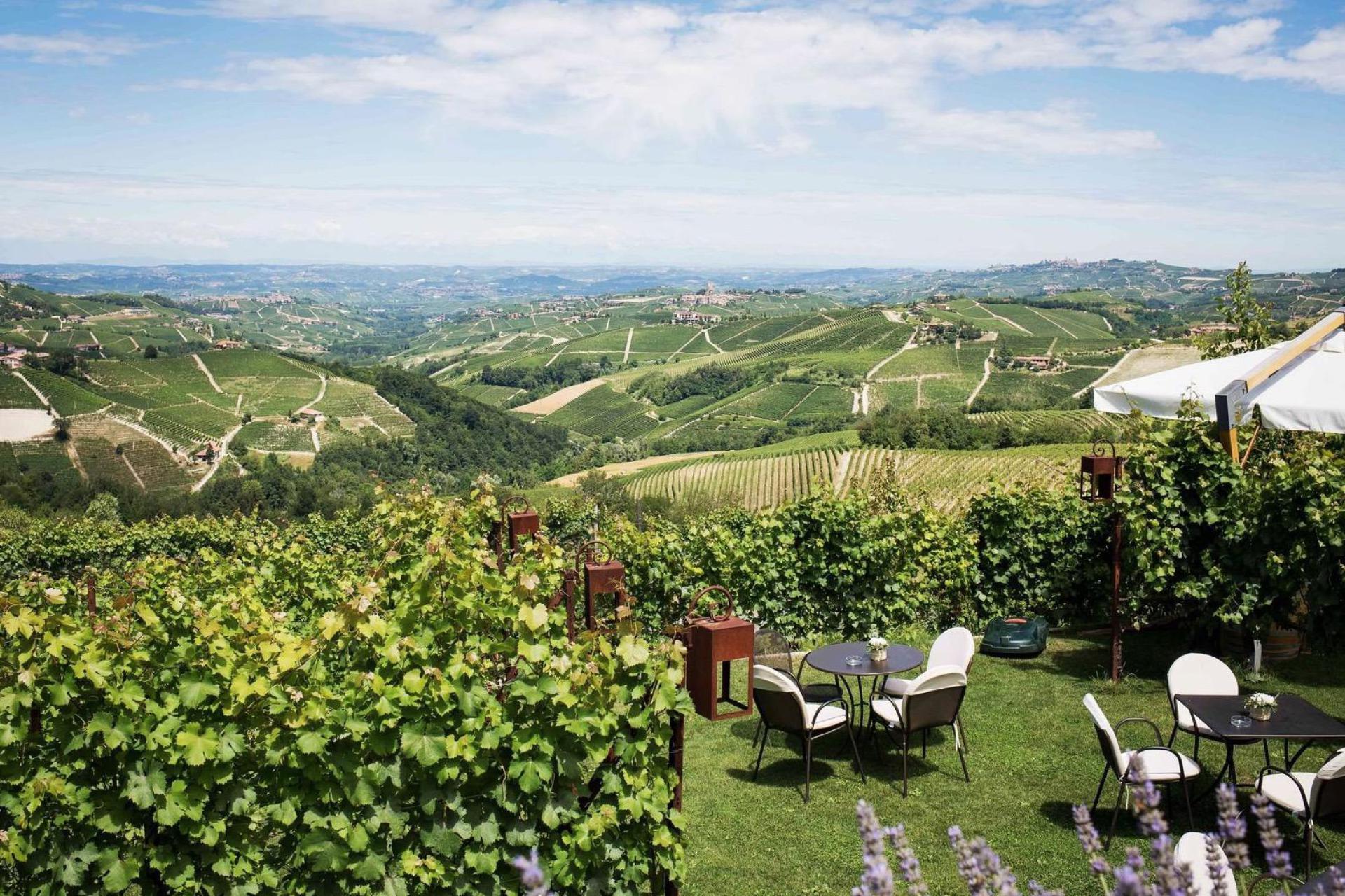 Agriturismo Piemont with great wines and restaurant