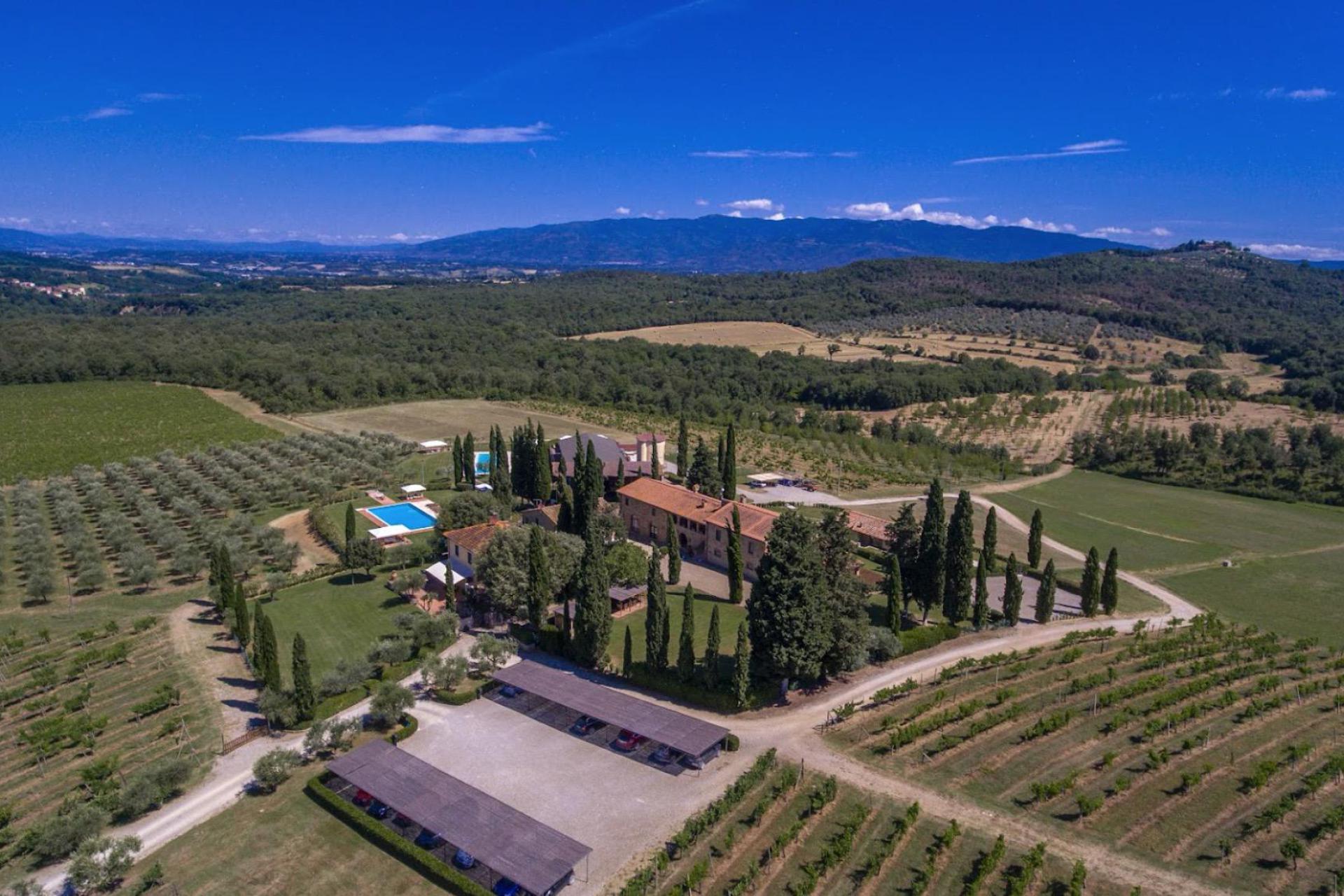 Charming agriturismo with two beautiful swimming pools