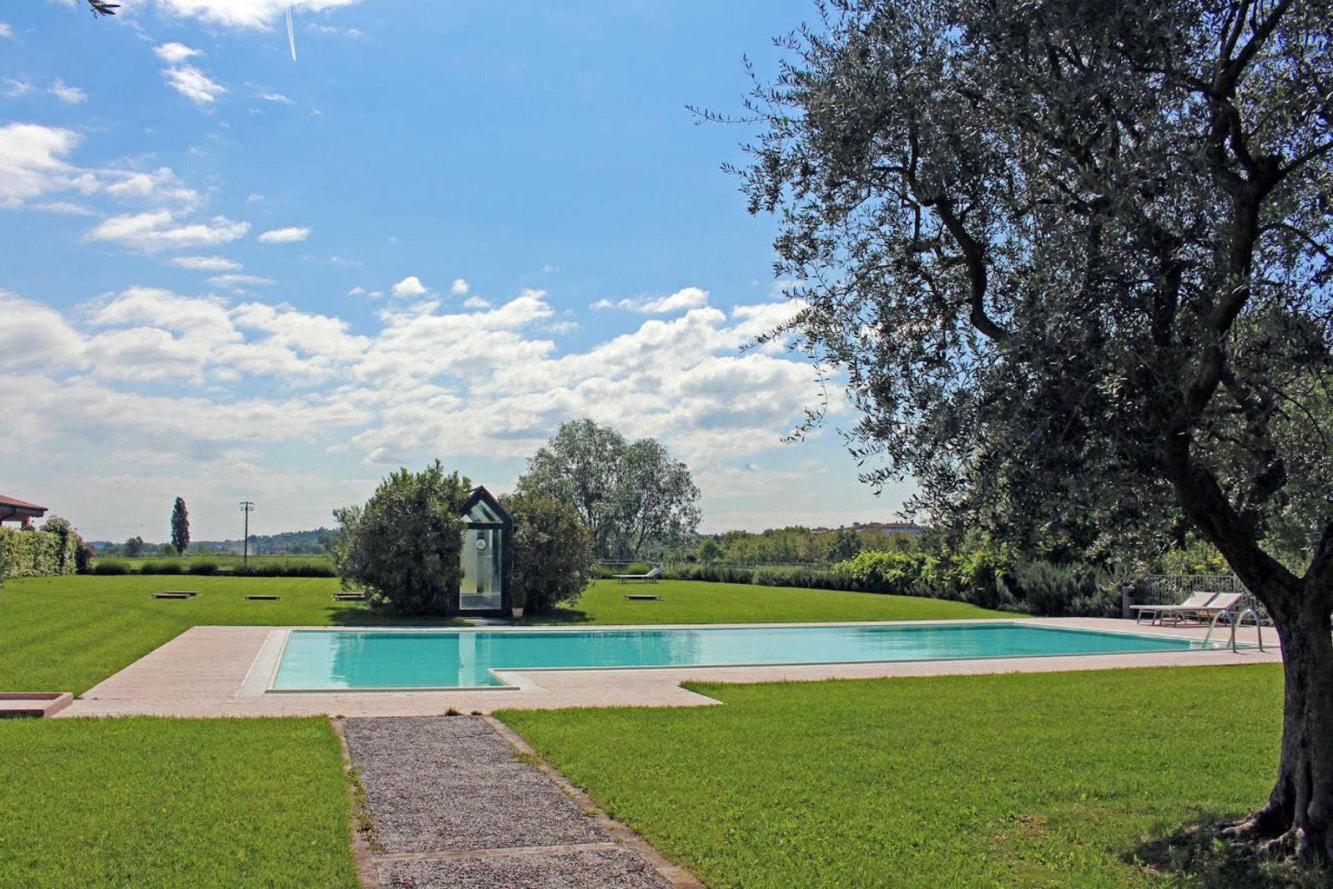 Agriturismo Lake Garda, surrounded by vineyards