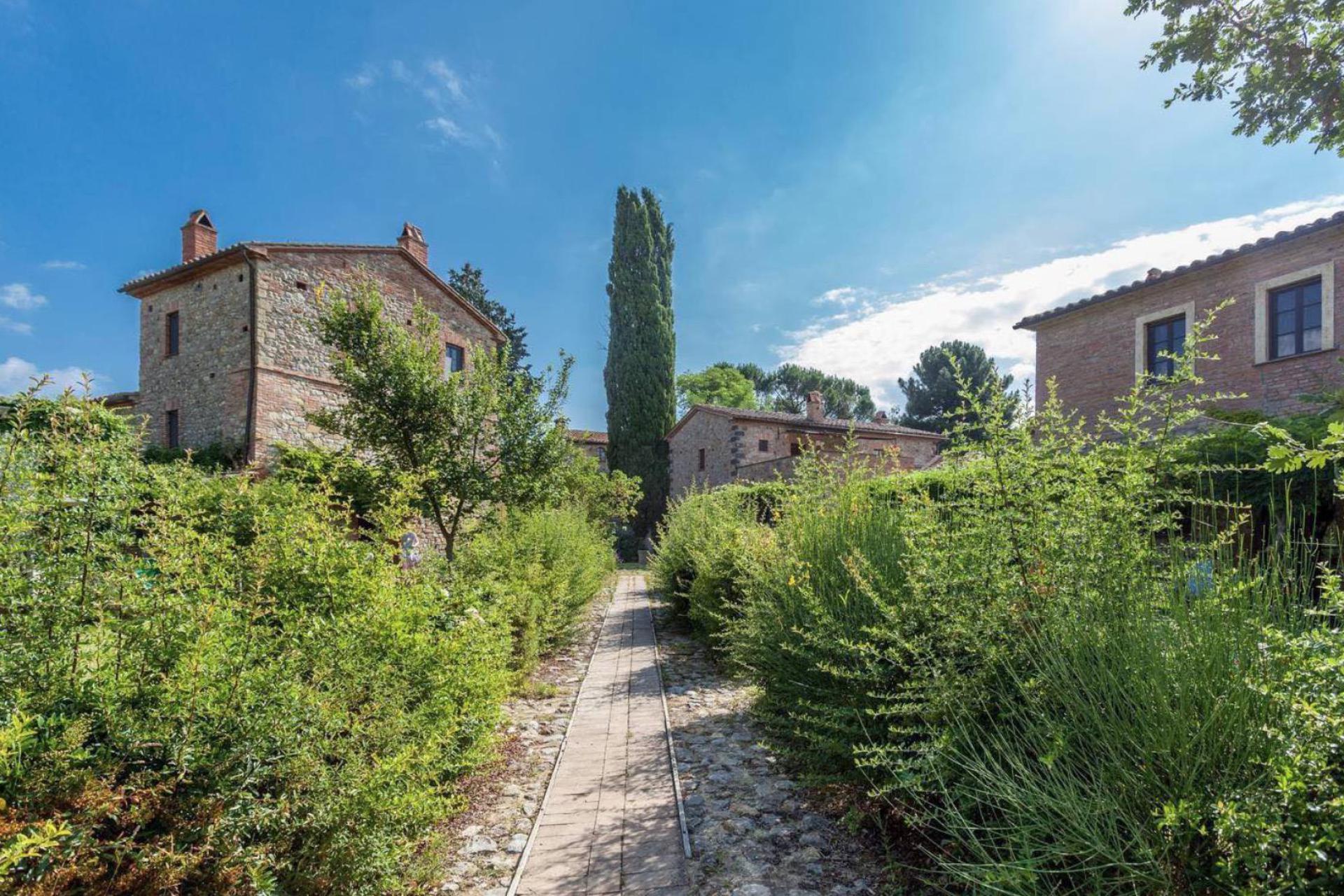 Cozy and child-friendly Agriturismo - Farmhouse in Umbria