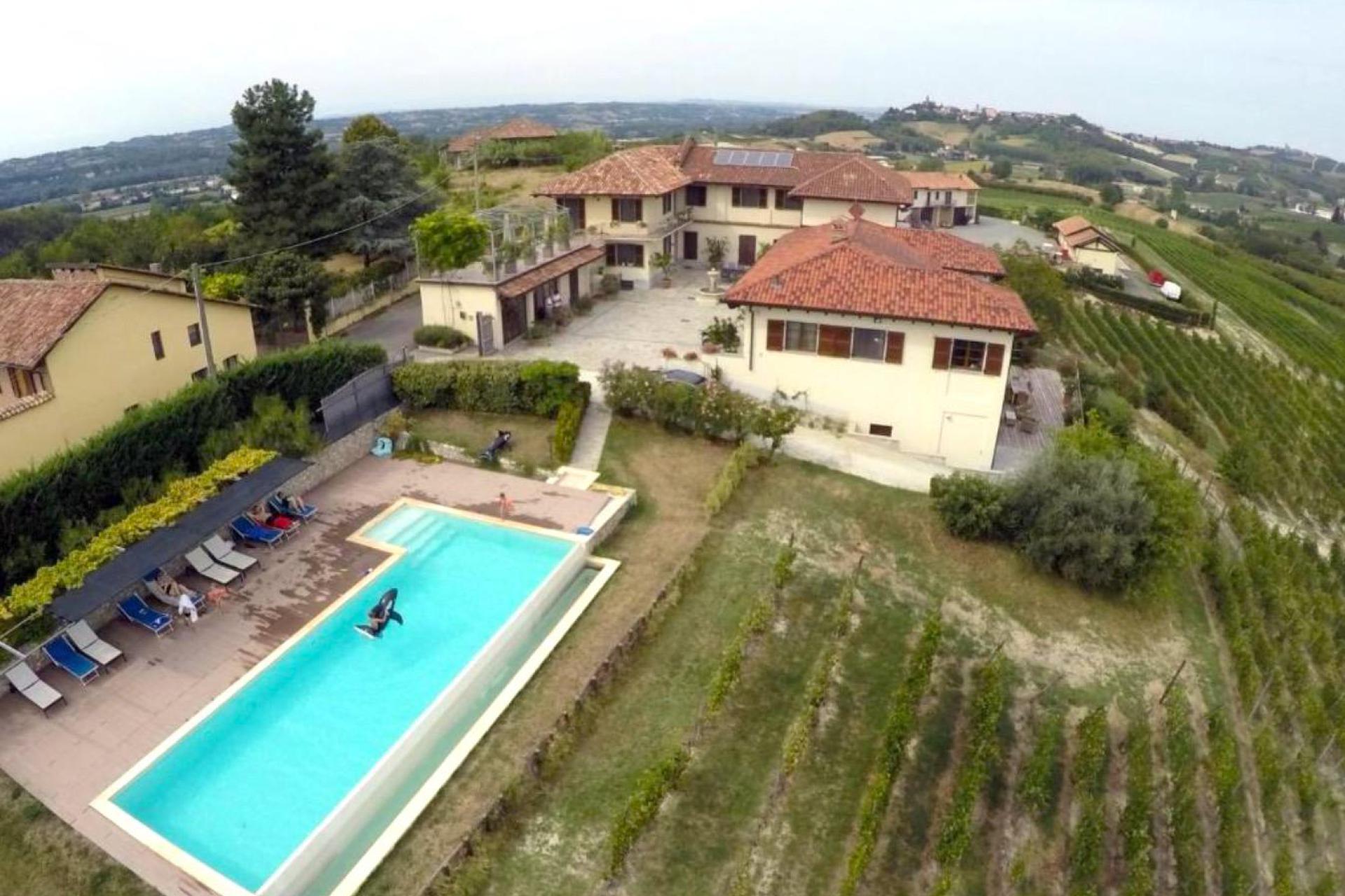 Agriturismo - Farmhouse and winery in the Piedmont hills