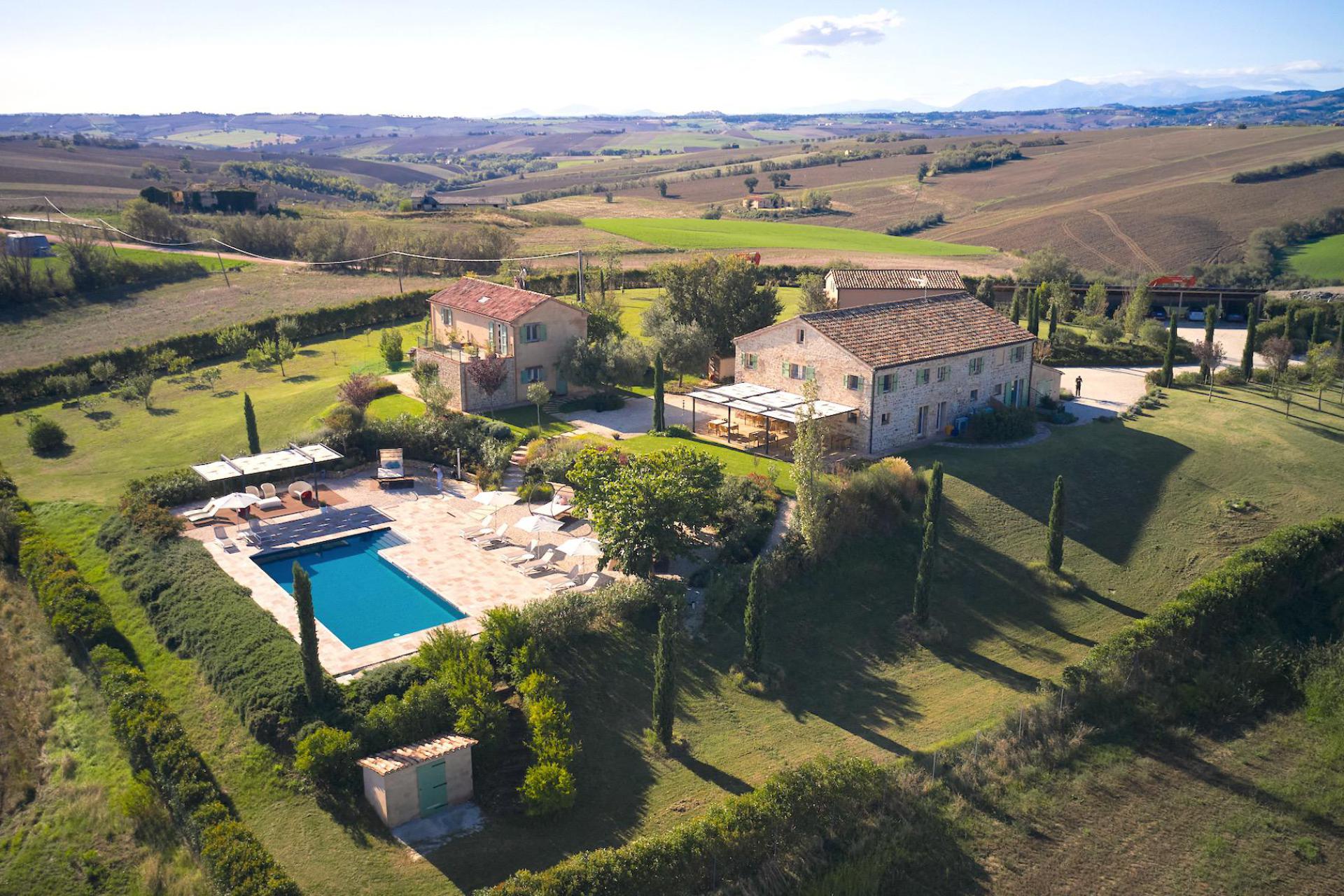 Superbly located country house in Le Marche