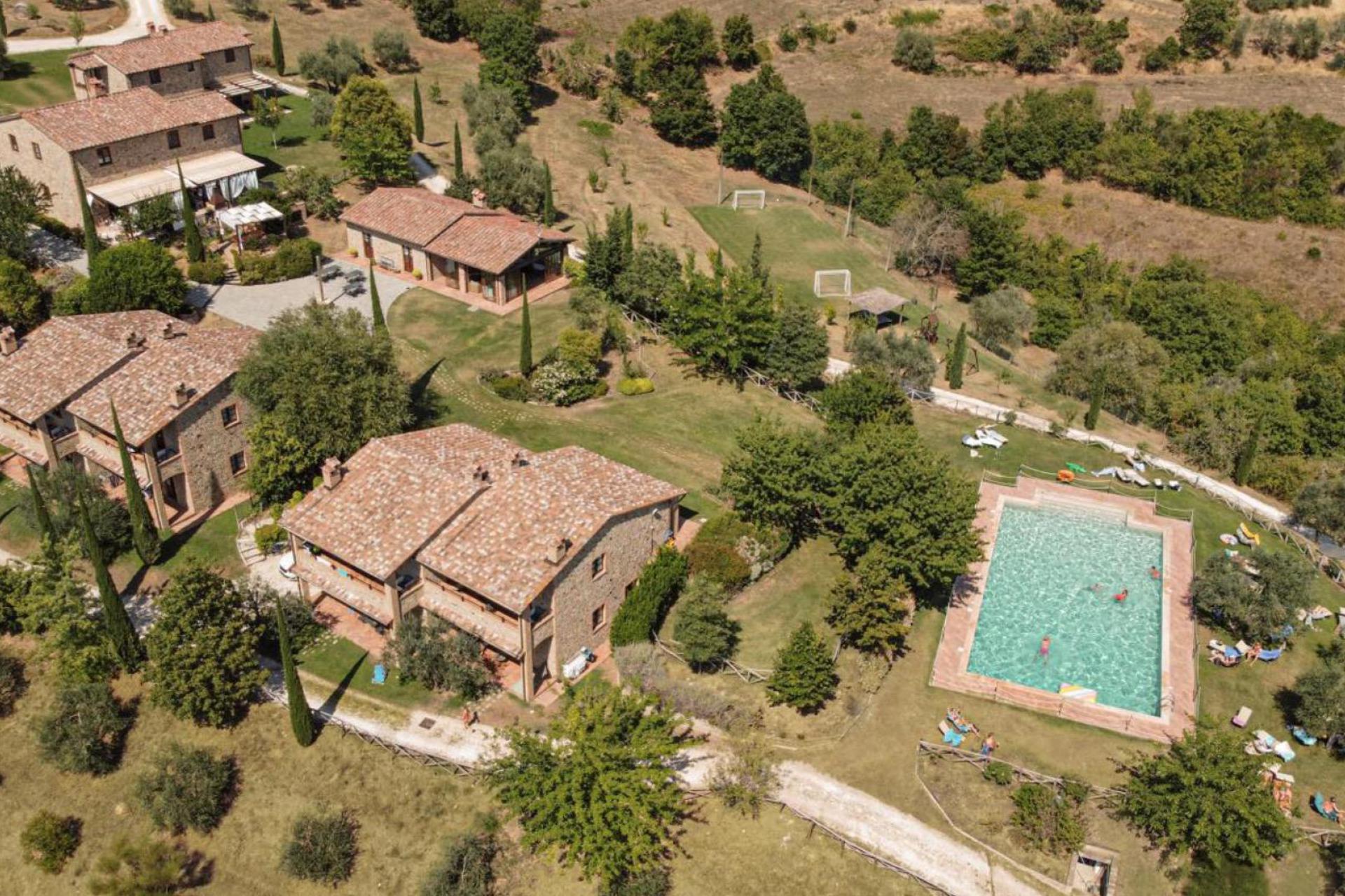 Agriturismo between Tuscany and Umbria, within walking distance of a village