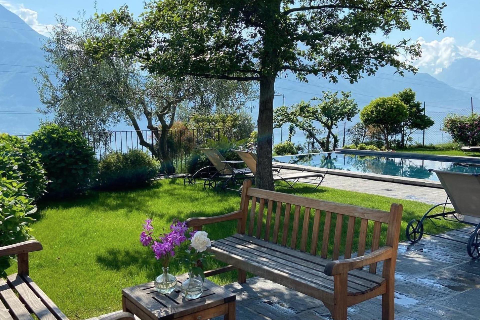2. Luxury agriturismo with beautiful lake view