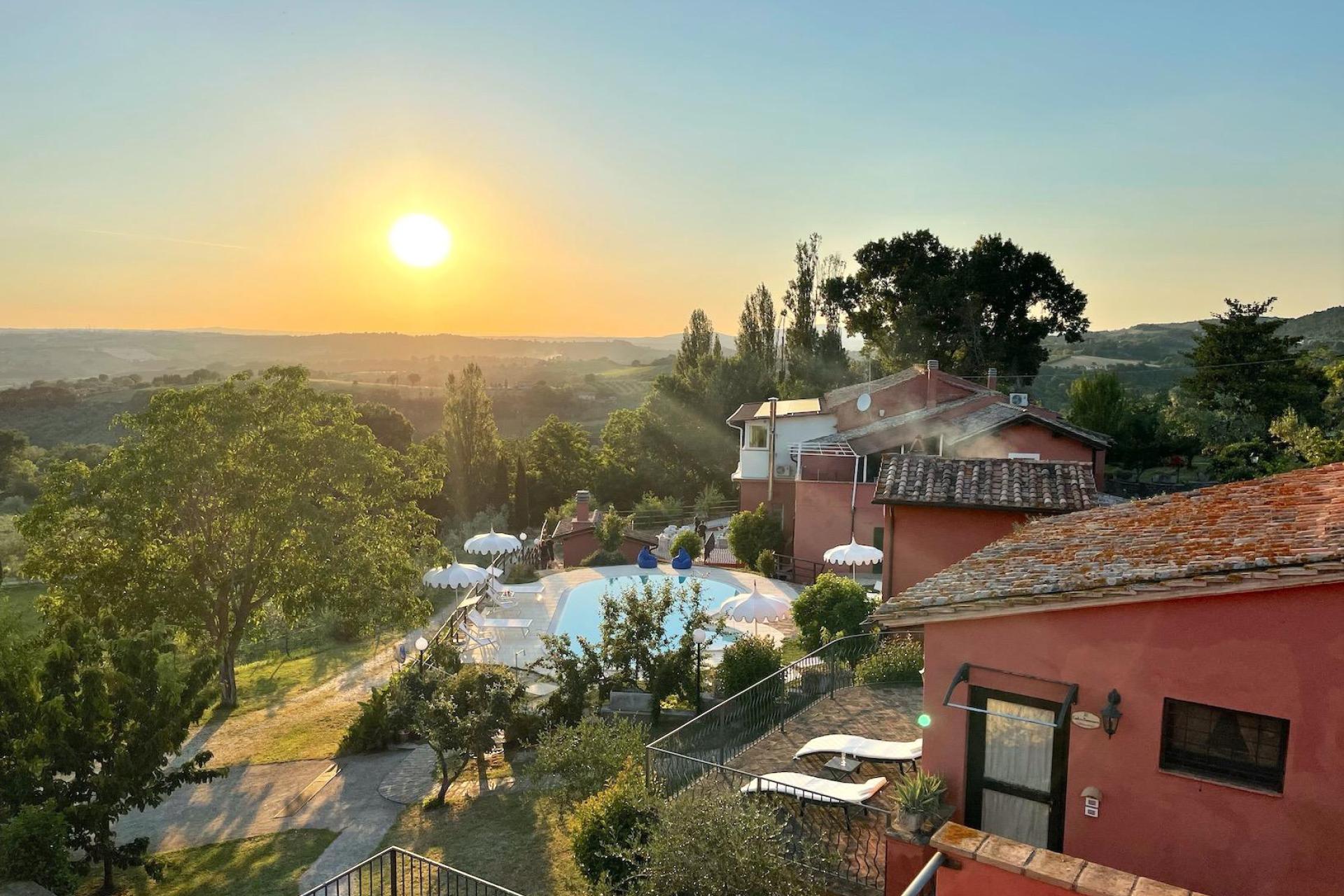 Country house between Umbria and Lazio with restaurant