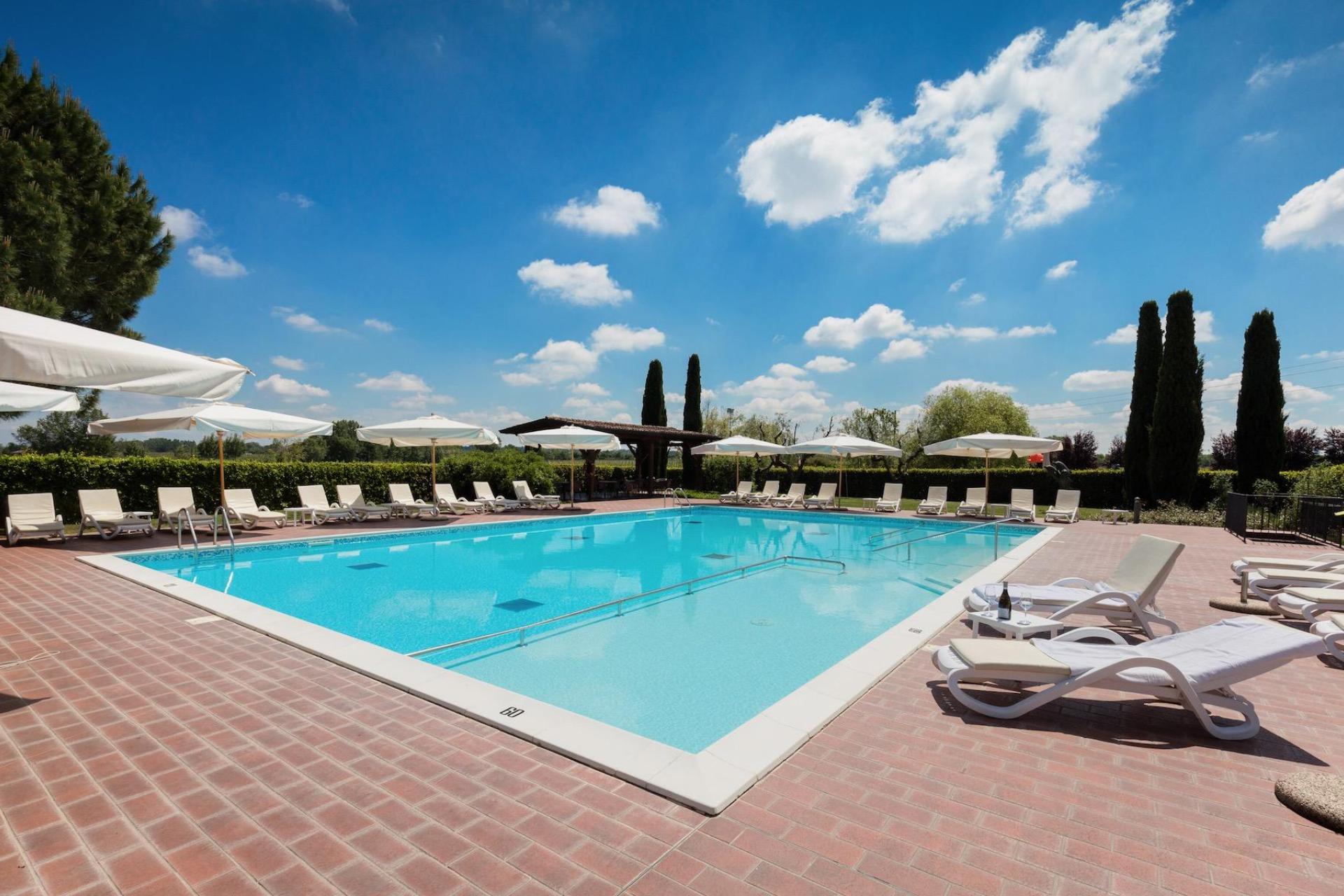 Top agriturismo with pool at Lake Garda