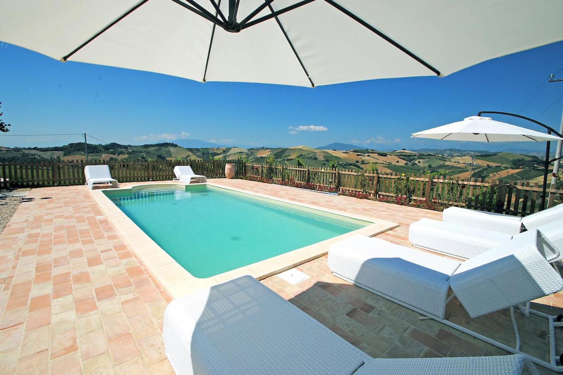 Agriturismo Marche with restaurant and views