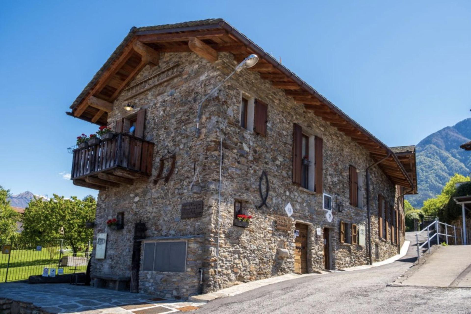 Welcoming agriturismo on Lake Como