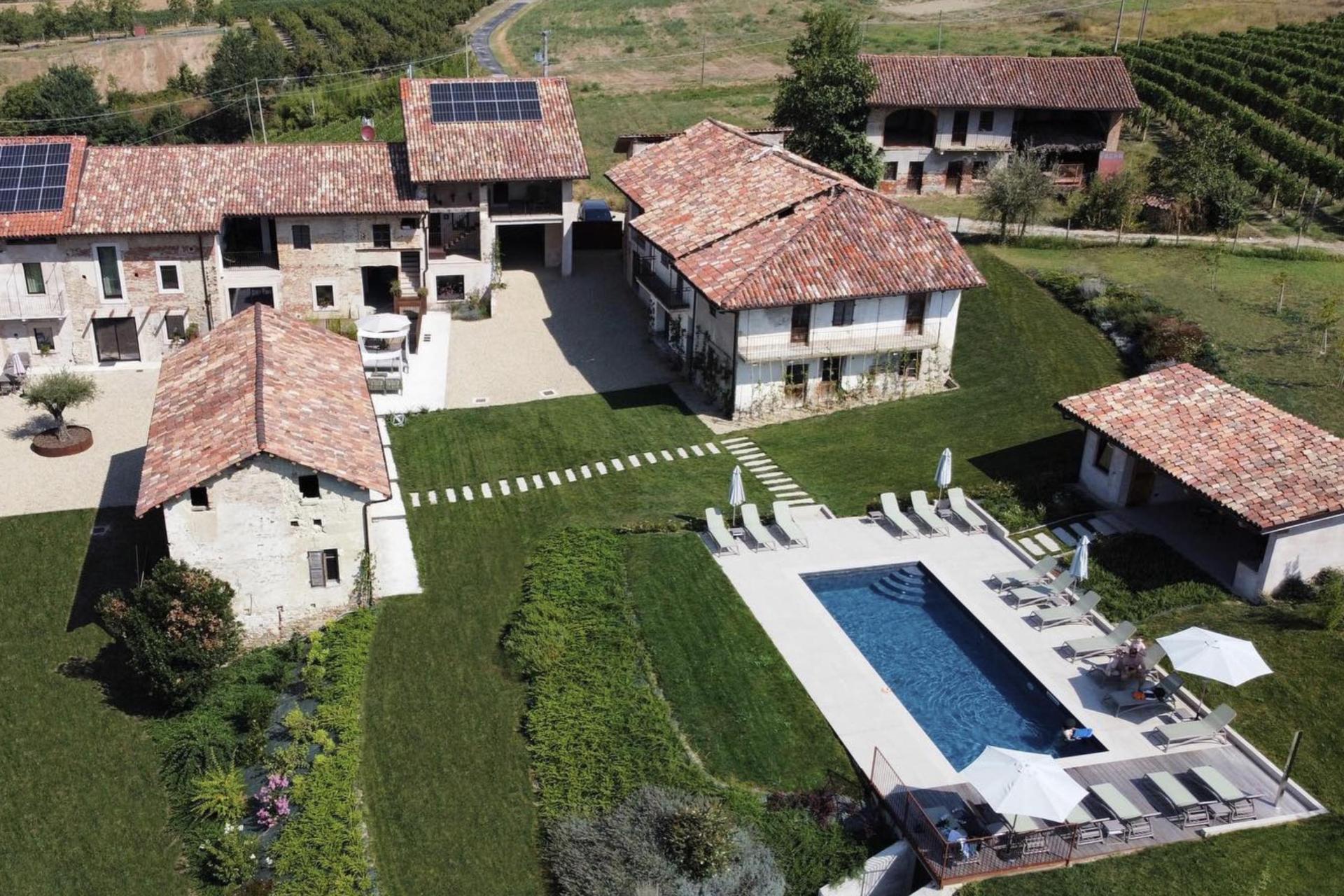 Charming agriturismo in the Langhe with pool and wellness