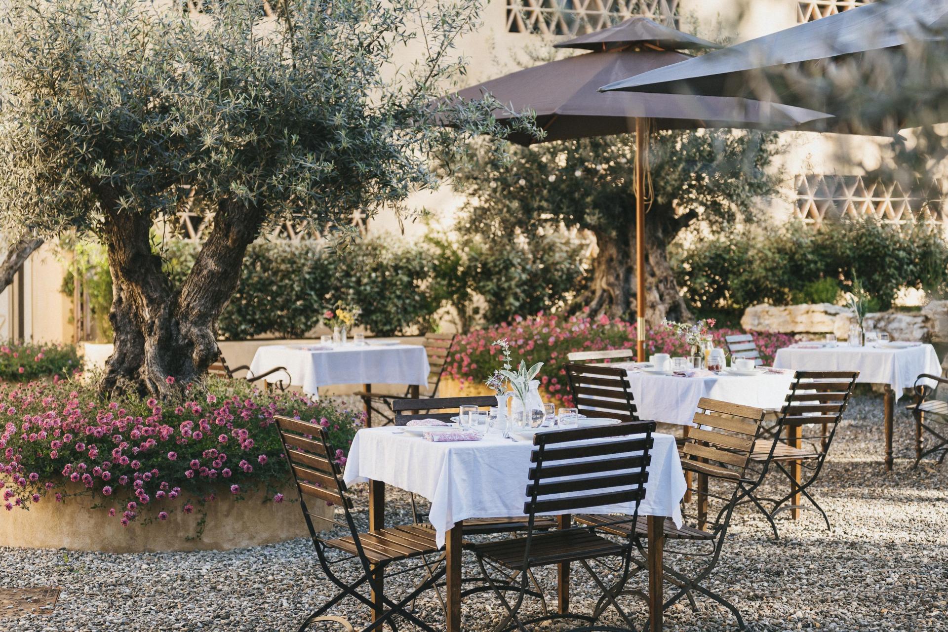 A small borgo with restaurant in the heart of Tuscany