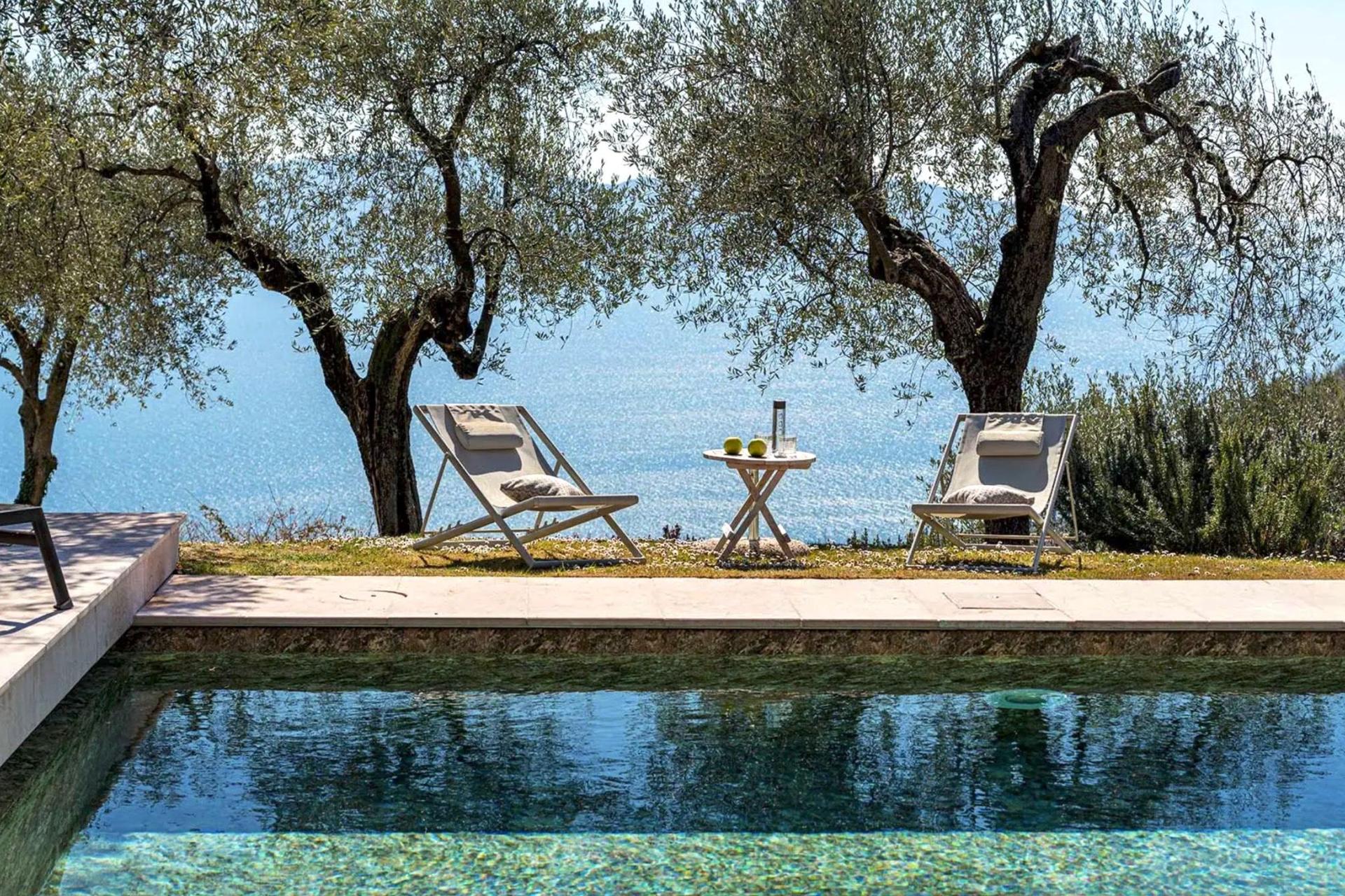 Charming country house with pool and views of lake Garda