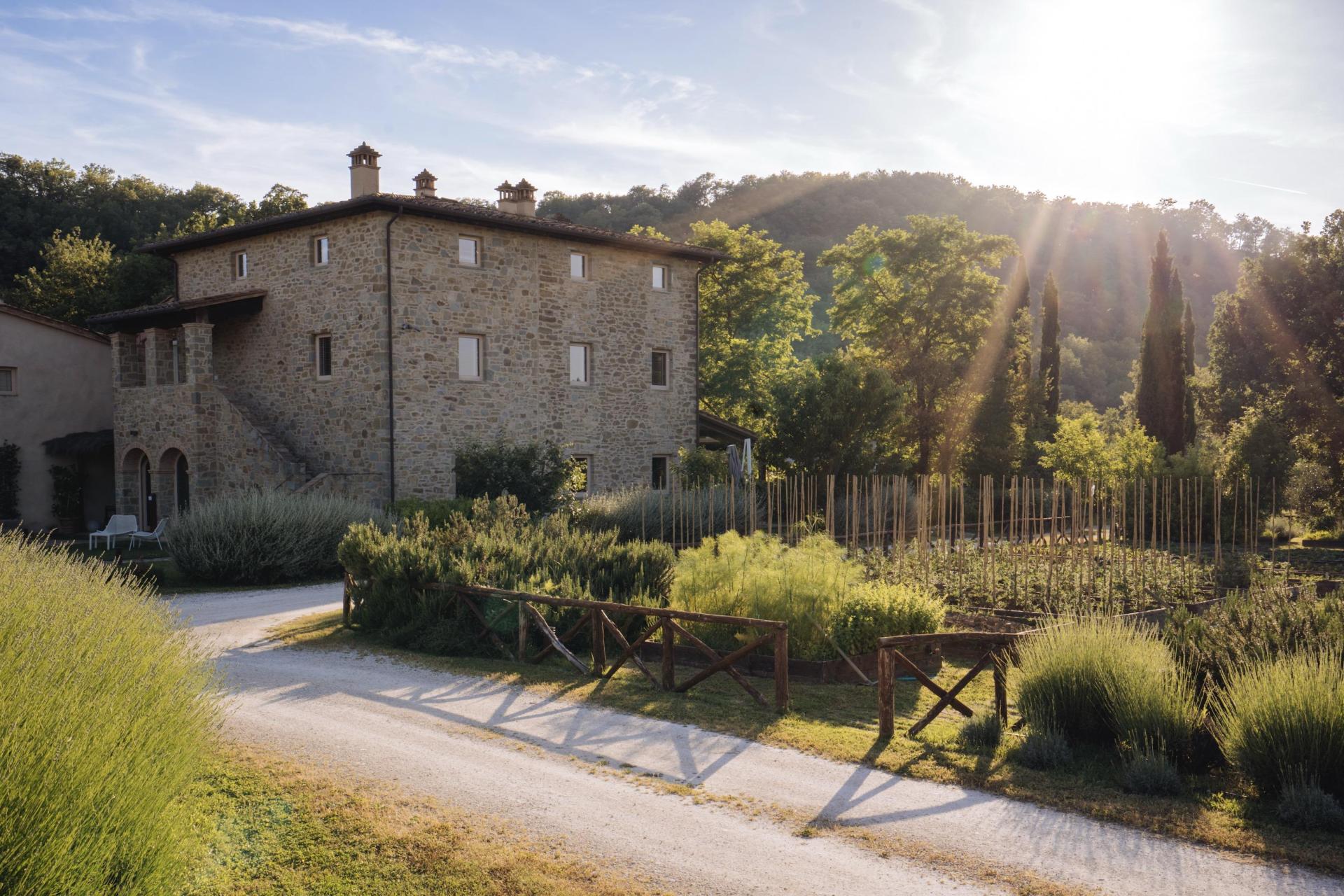 Luxury relais with restaurant and wellness near Arezzo