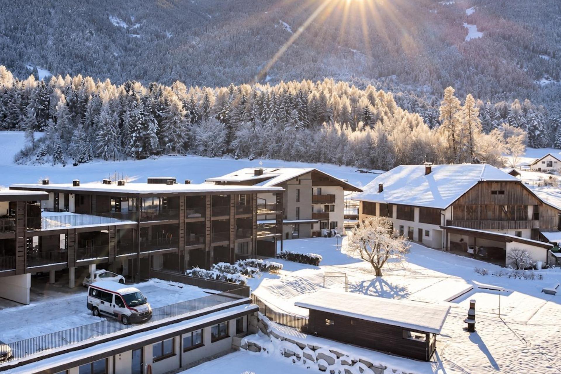 Residence within walking distance of a village and ski lift W