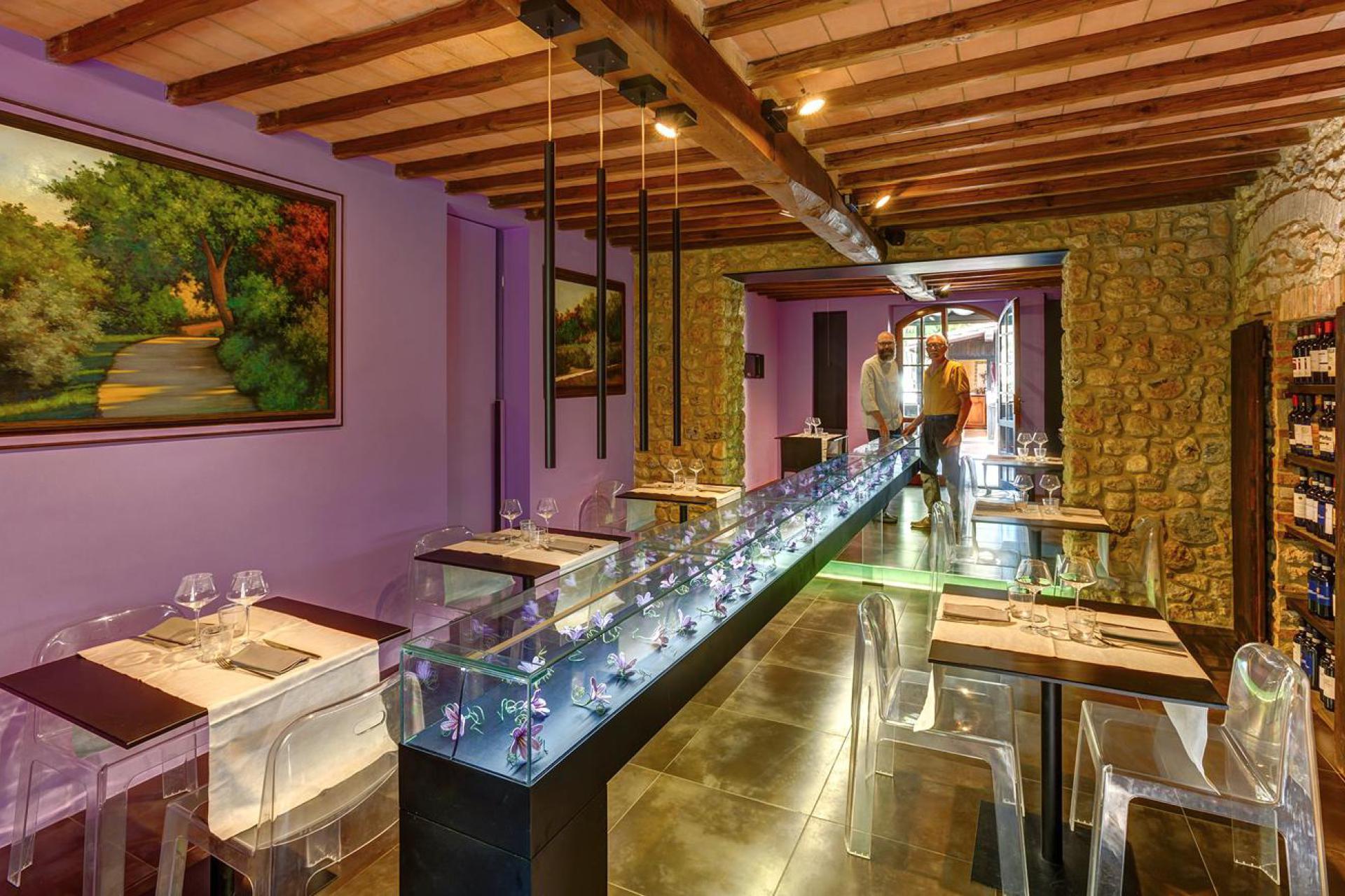 Agriturismo with restaurant near San Gimignano