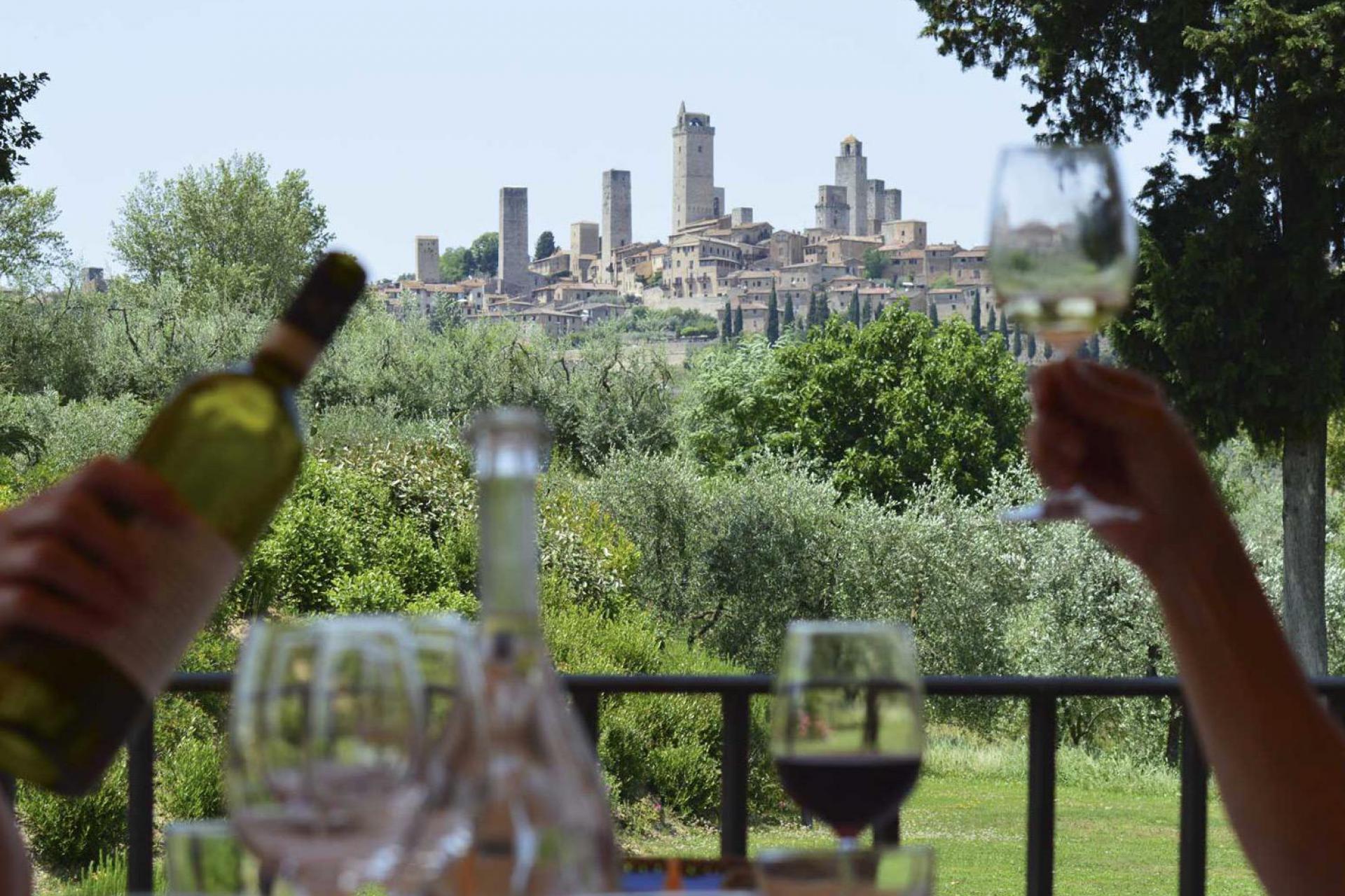 Romantic agriturismo with views of San Gimignano