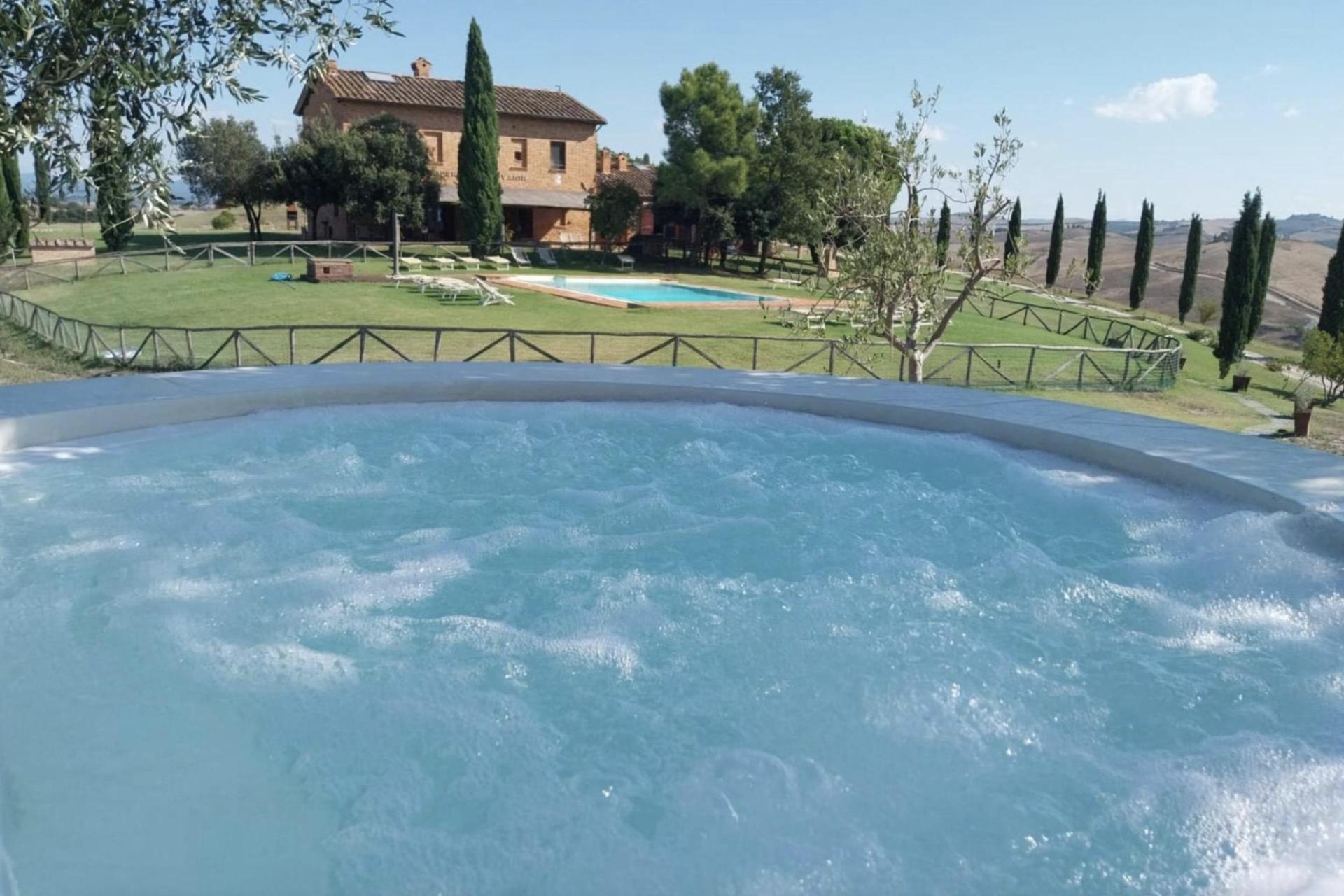 Agriturismo with great views of the Tuscan hills and Siena