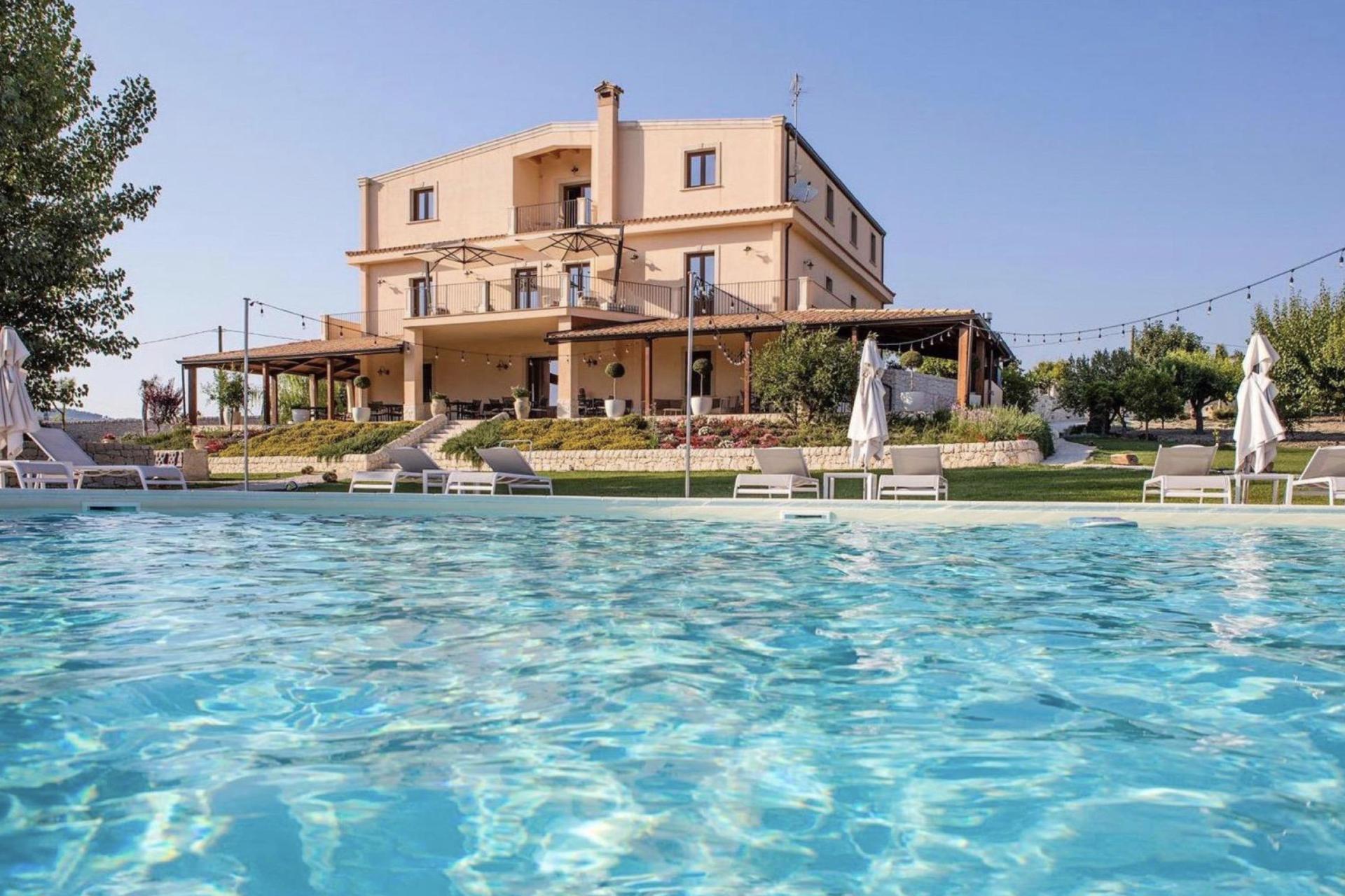 Child friendly agriturismo Sicily with beautiful pool