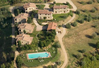 Agriturismo between Tuscany and Umbria, within walking distance of a village
