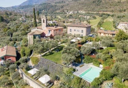 Agriturismo next to golf course overlooking Lake Garda
