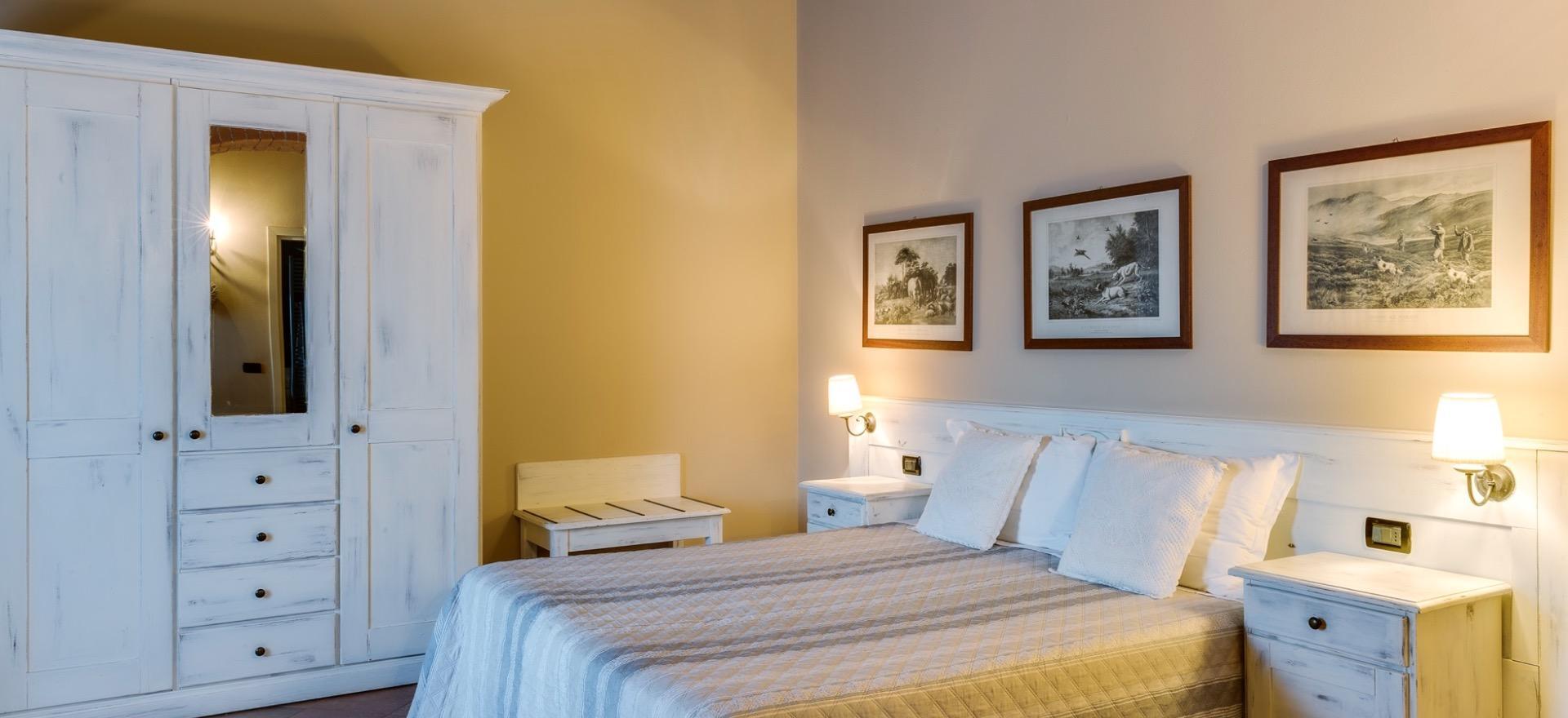 Agriturismo Tuscany Agriturismo between vineyards south of Siena