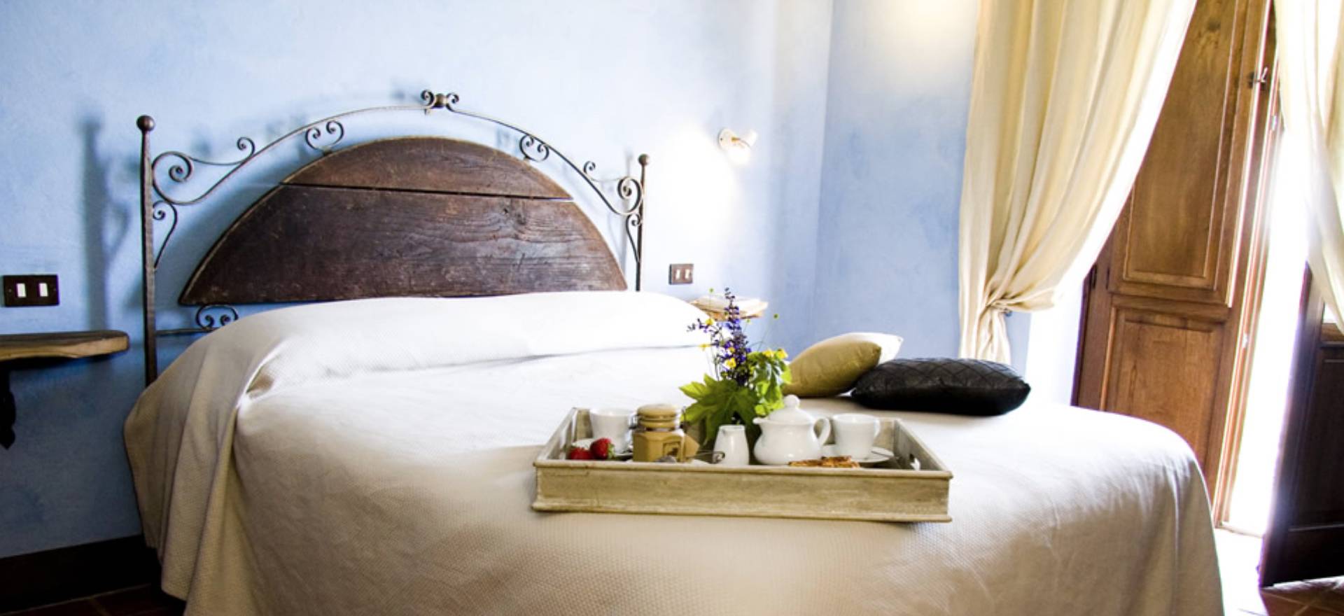 Agriturismo Piedmont Agriturismo Piemont, wine farm with restaurant