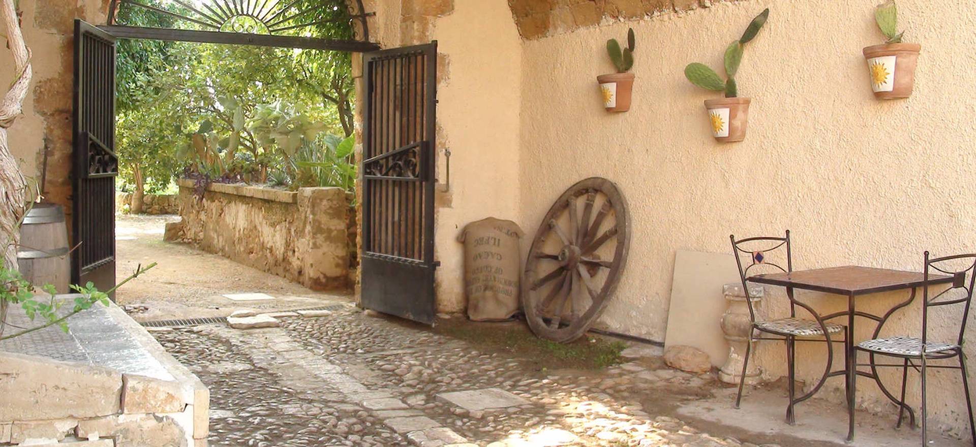 Agriturismo Sicily Authentic agriturismo near the sea with a romantic courtyard