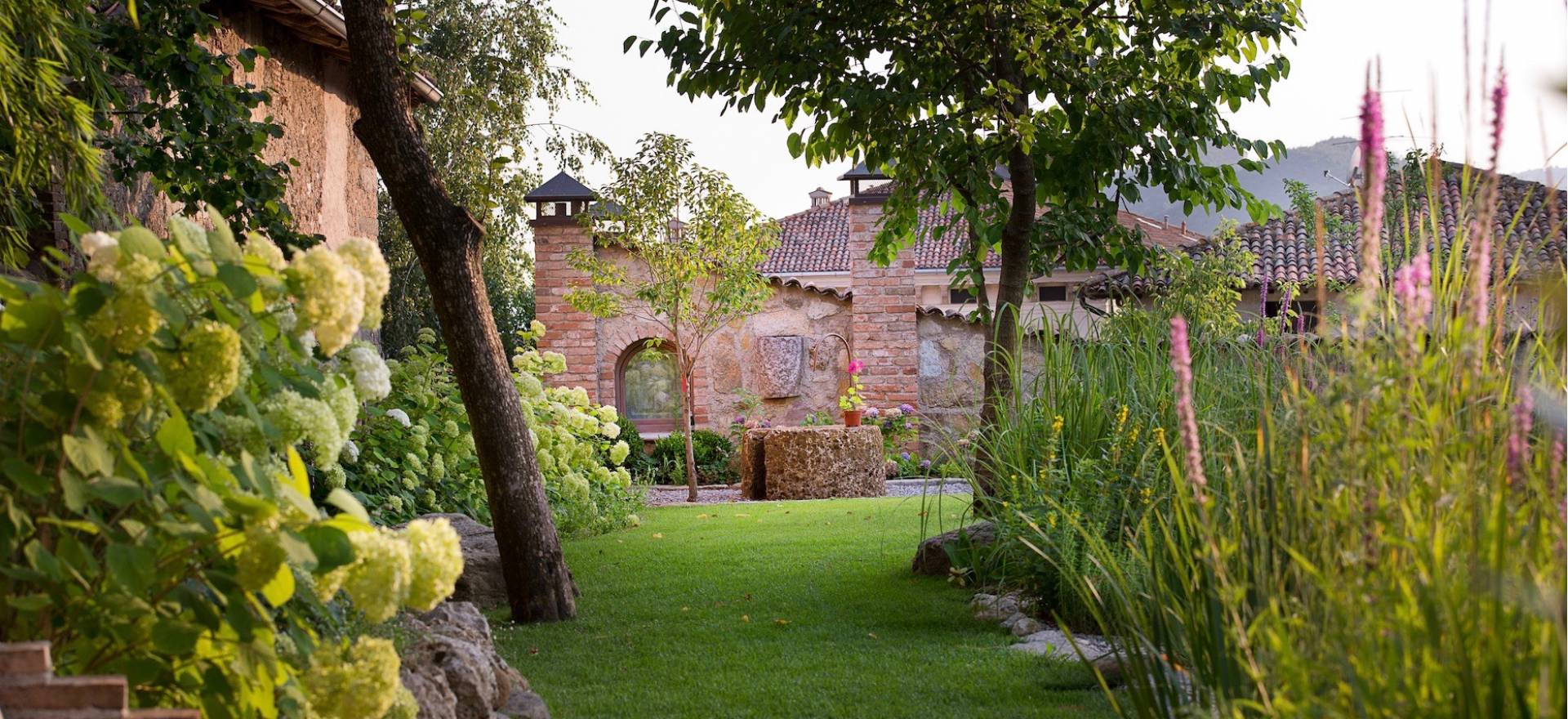 Agriturismo Lake Como and Lake Garda Country hotel Lake Garda, a luxurious oasis of peace