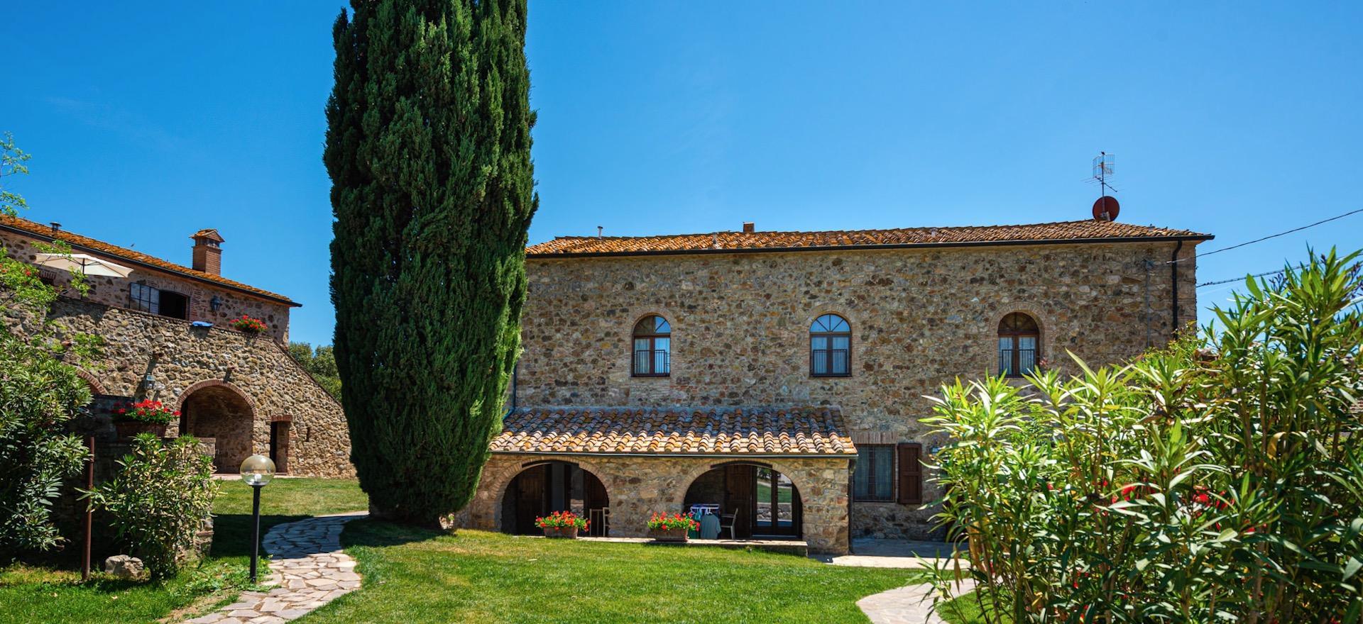 Agriturismo Tuscany Family-friendly agriturismo in Tuscany with restaurant