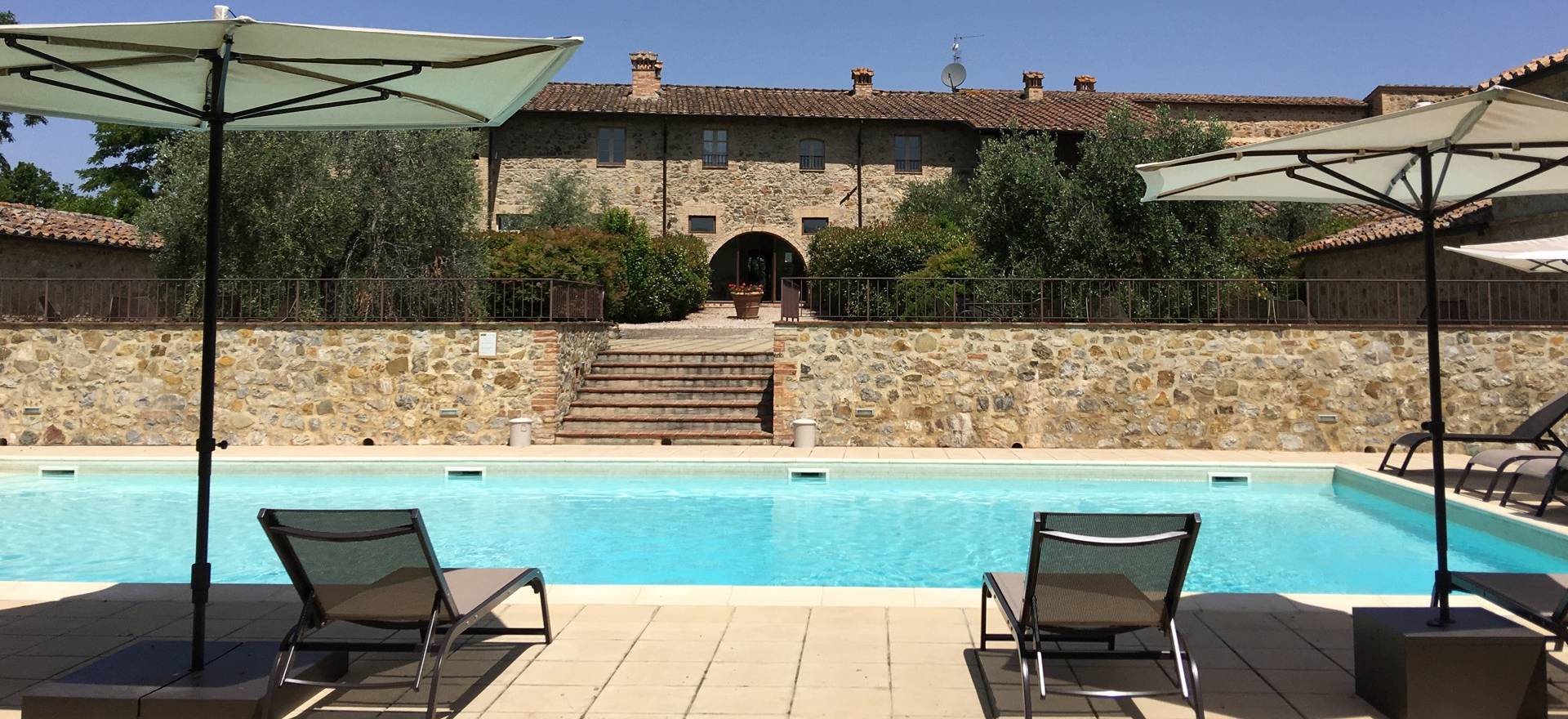 Agriturismo Tuscany Group accommodation in Tuscany with pool and dining area