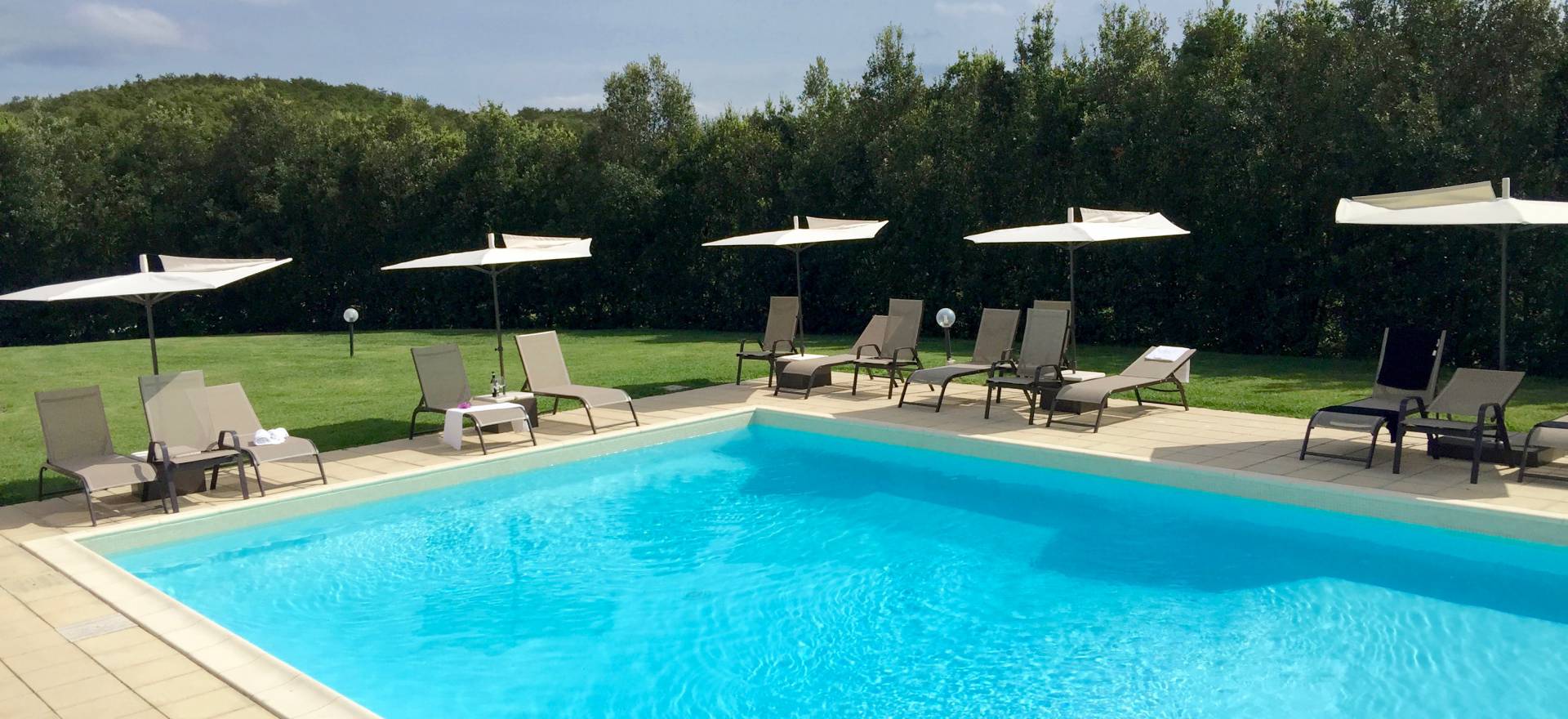 Agriturismo Tuscany Group accommodation in Tuscany with pool and dining area
