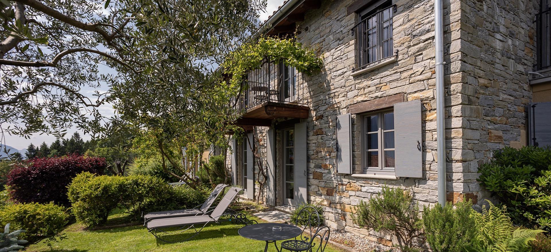 Agriturismo Lake Como and Lake Garda Luxury agriturismo with pool overlooking Lake Como