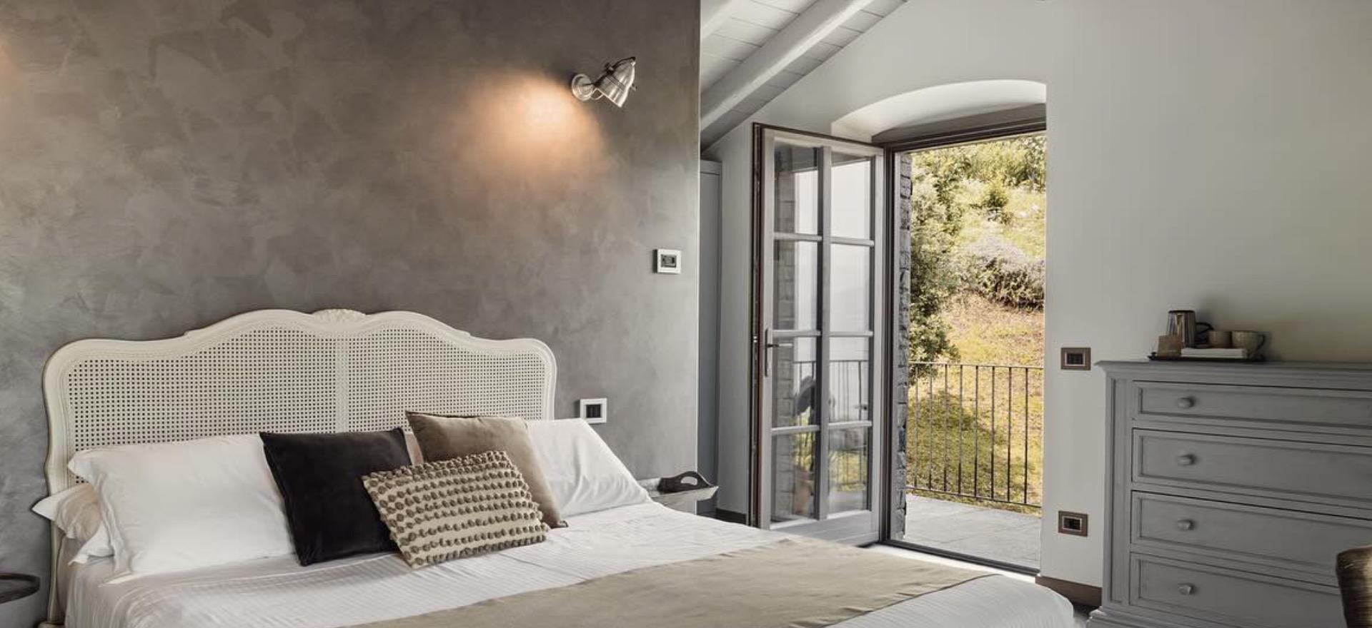 Agriturismo Lake Como and Lake Garda Luxury agriturismo with pool overlooking Lake Como