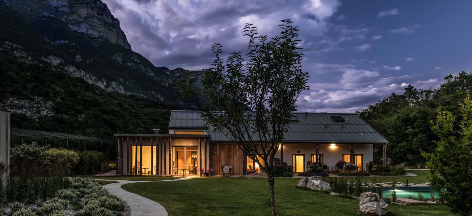 Agriturismo Dolomites Organic apple-agriturismo in the lake valley of Trentino