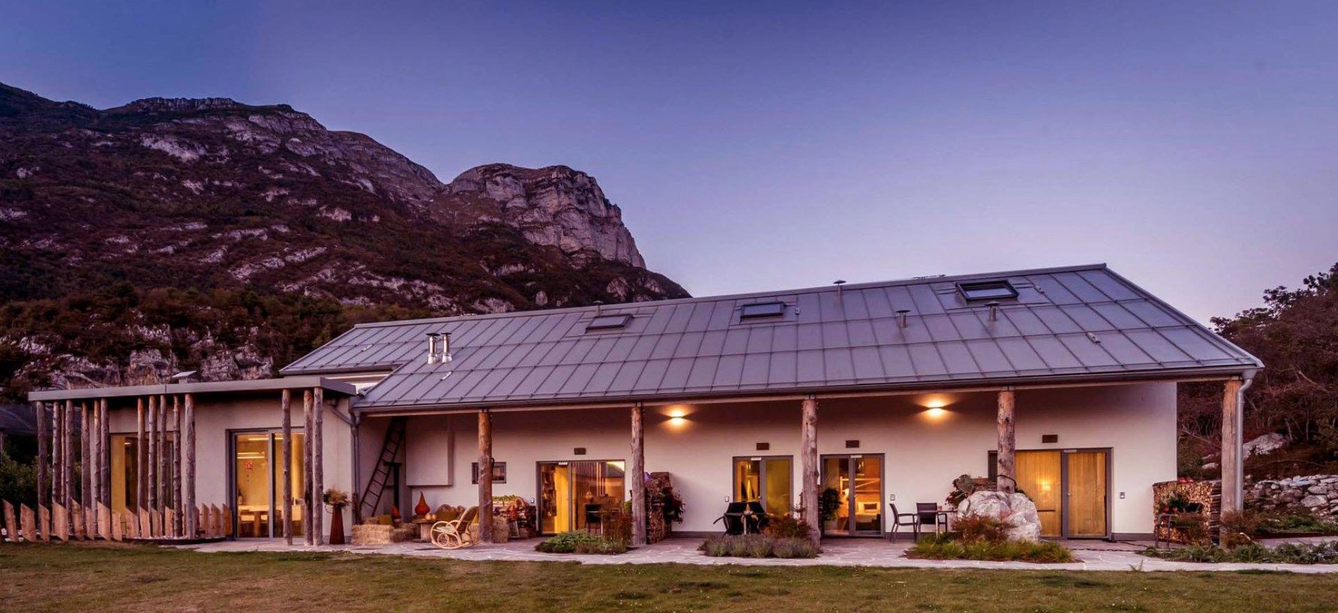 Agriturismo Dolomites Organic apple-agriturismo in the lake valley of Trentino