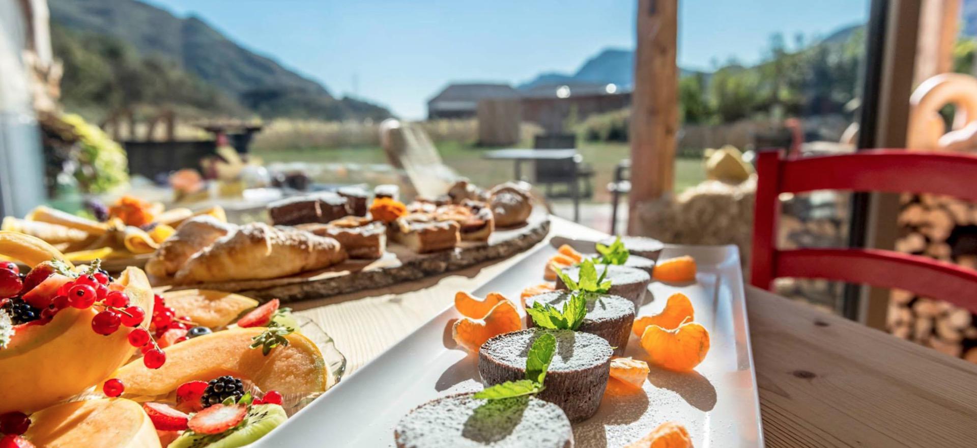 Agriturismo Dolomites Organic apple-agriturismo in the lake valley of Trentino