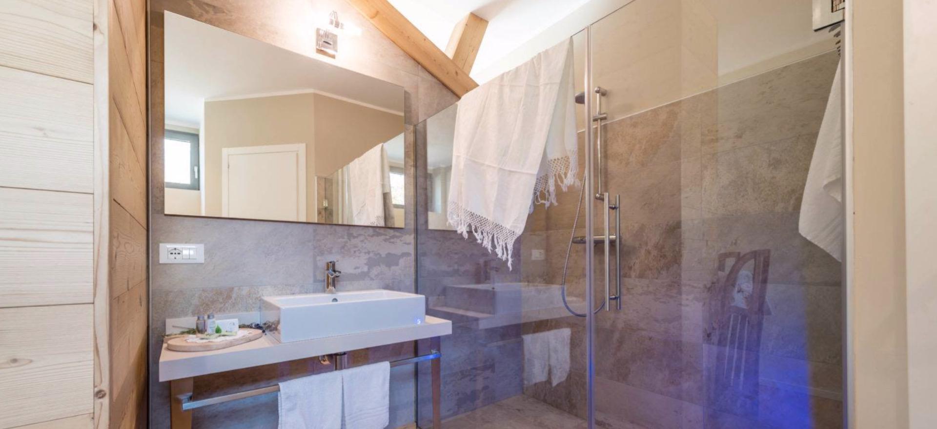 Agriturismo Dolomites Organic apple-agriturismo in the lake valley of Trentino