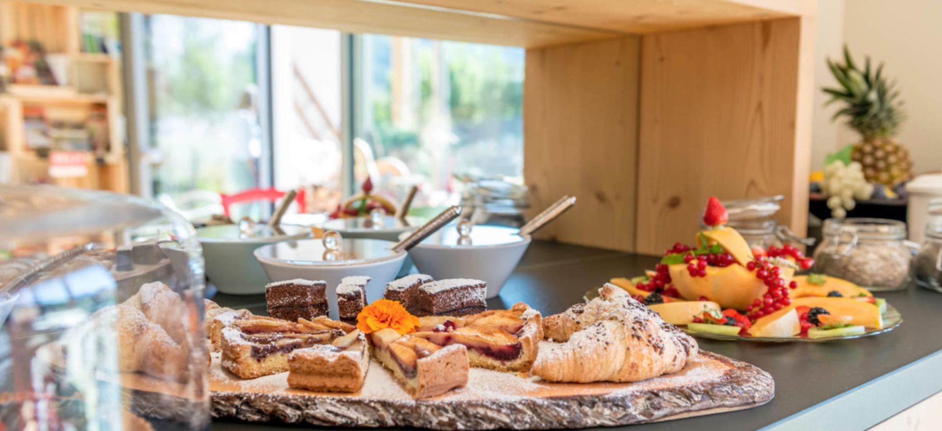 Agriturismo Dolomites Organic apple-agriturismo in the lake valley of Trentino