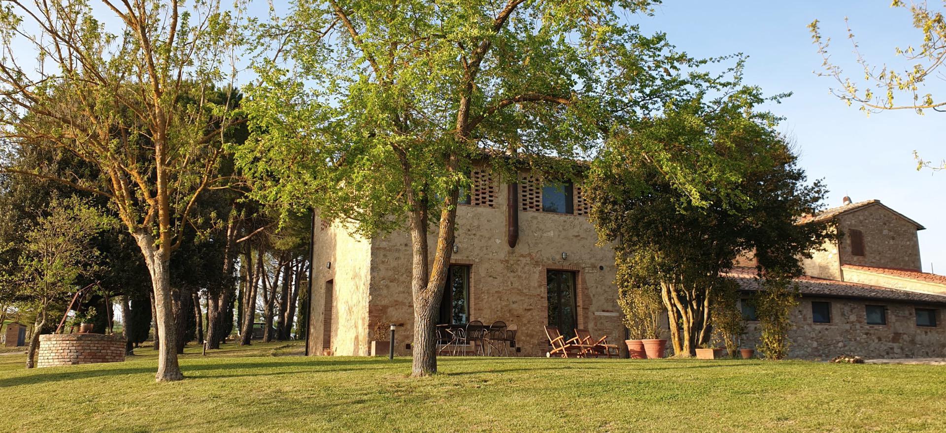 Agriturismo Tuscany Quietly situated agriturismo in Tuscany with nice views