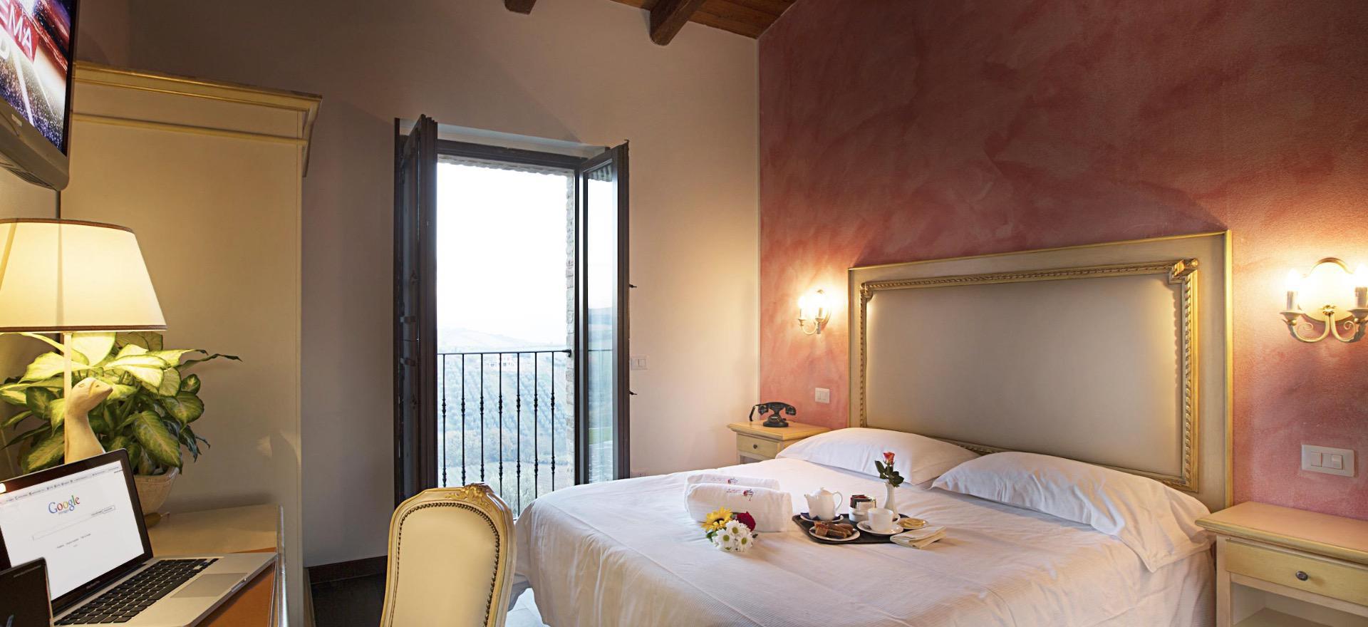 Agriturismo Marche Romantic agriturismo in le Marche with restaurant