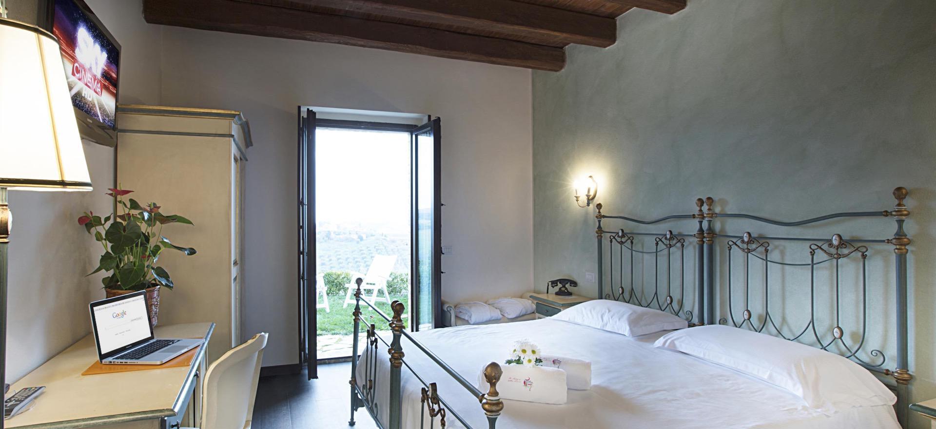 Agriturismo Marche Romantic agriturismo in le Marche with restaurant